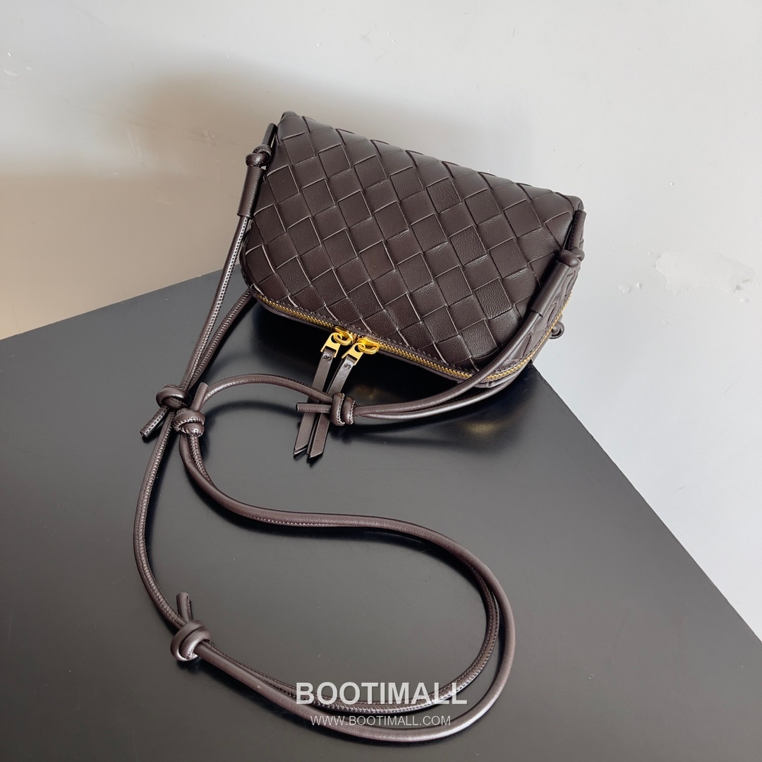 Bottega Veneta Concert Pouch Intrecciato Leather Mini Crossbody Bag 보테가베네타 콘서트 파우치 인트레치아토 가죽 미니 크로스백 18.5cm 6