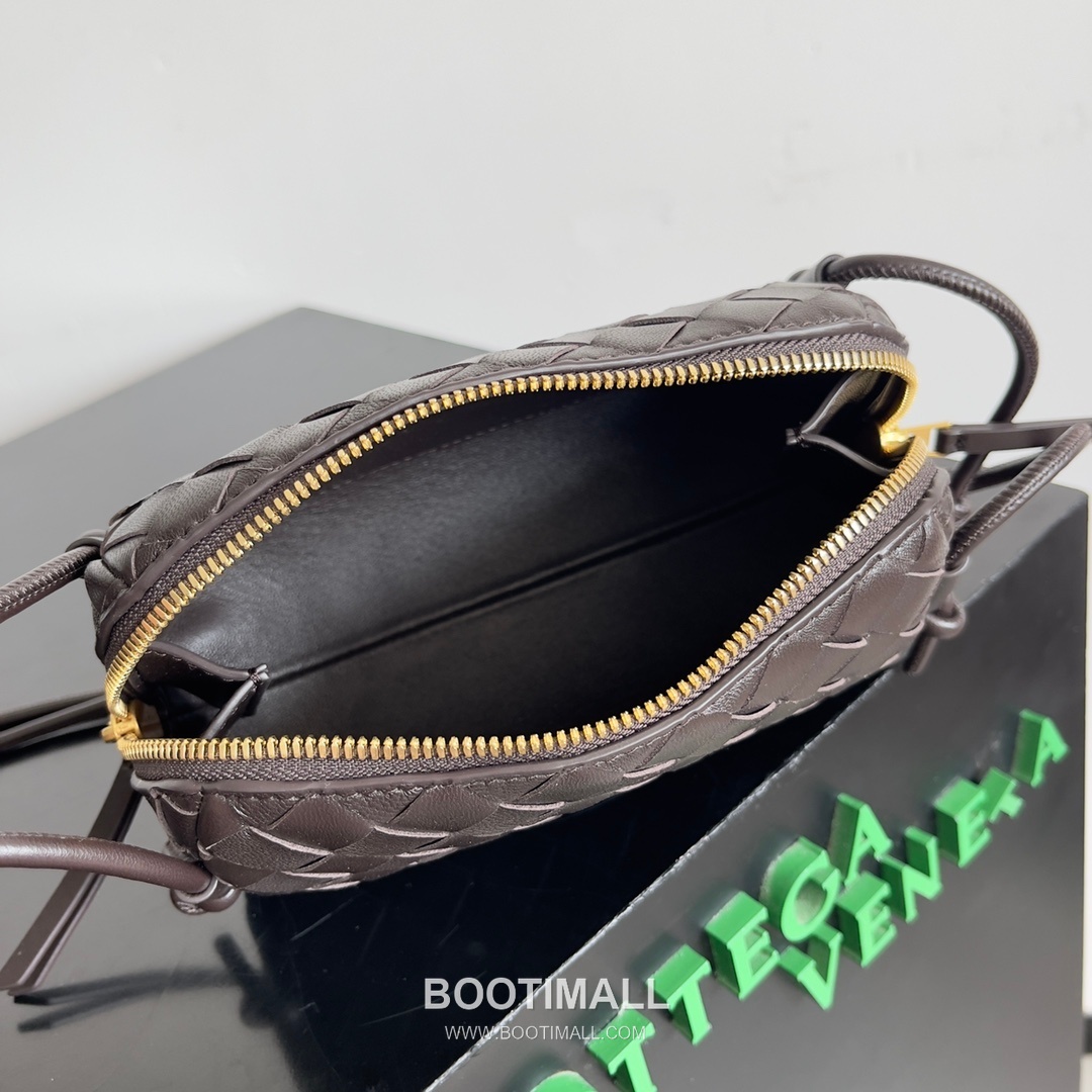 Bottega Veneta Concert Pouch Intrecciato Leather Mini Crossbody Bag 보테가베네타 콘서트 파우치 인트레치아토 가죽 미니 크로스백 18.5cm 9