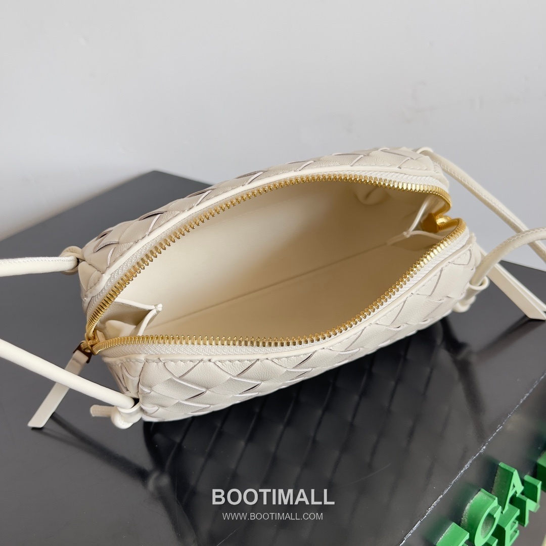 Bottega Veneta Concert Pouch Intrecciato Leather Mini Crossbody Bag 보테가베네타 콘서트 파우치 인트레치아토 가죽 미니 크로스백 18.5cm 9