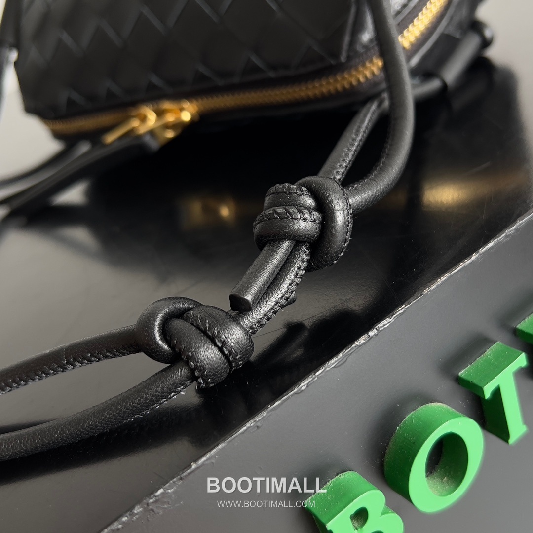 Bottega Veneta Concert Pouch Intrecciato Leather Mini Crossbody Bag 보테가베네타 콘서트 파우치 인트레치아토 가죽 미니 크로스백 18.5cm 5