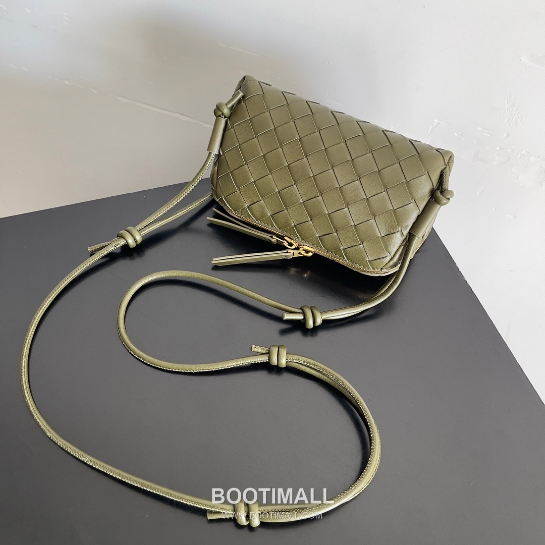 Bottega Veneta Concert Pouch Intrecciato Leather Mini Crossbody Bag 보테가베네타 콘서트 파우치 인트레치아토 가죽 미니 크로스백 18.5cm 4