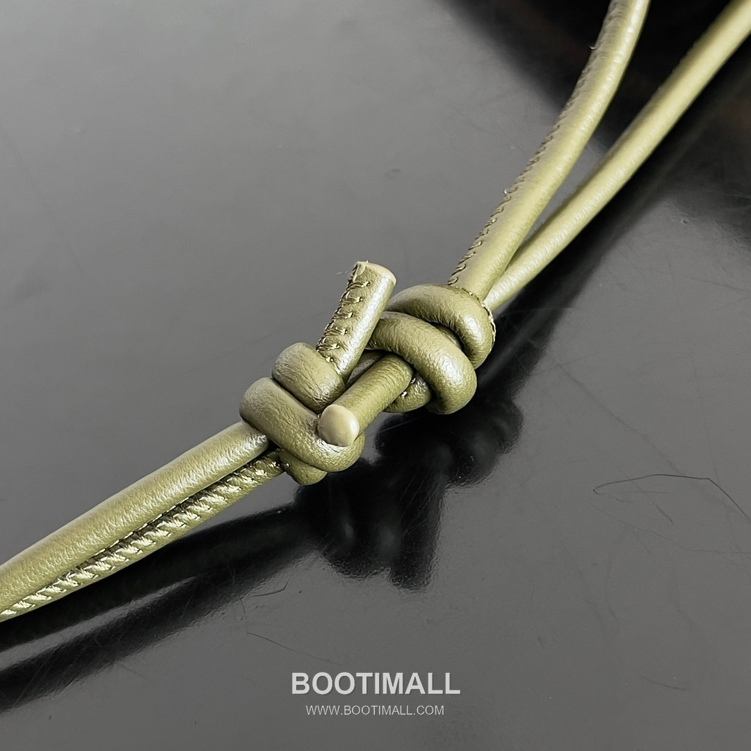 Bottega Veneta Concert Pouch Intrecciato Leather Mini Crossbody Bag 보테가베네타 콘서트 파우치 인트레치아토 가죽 미니 크로스백 18.5cm 5