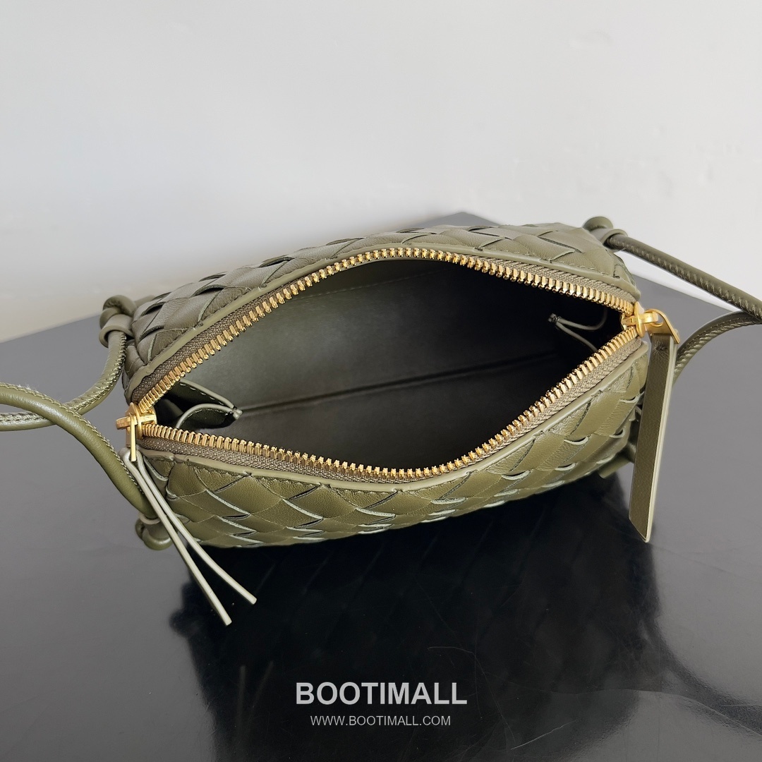 Bottega Veneta Concert Pouch Intrecciato Leather Mini Crossbody Bag 보테가베네타 콘서트 파우치 인트레치아토 가죽 미니 크로스백 18.5cm 9