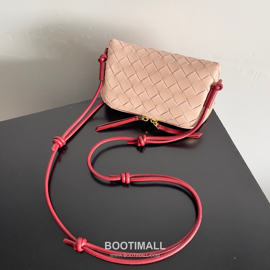 Bottega Veneta Concert Pouch Mini Intrecciato Leather Crossbody Bag 보테가 베네타 콘서트 파우치 미니 794258 인트레치아토 레더 크로스백 18.5cm 5