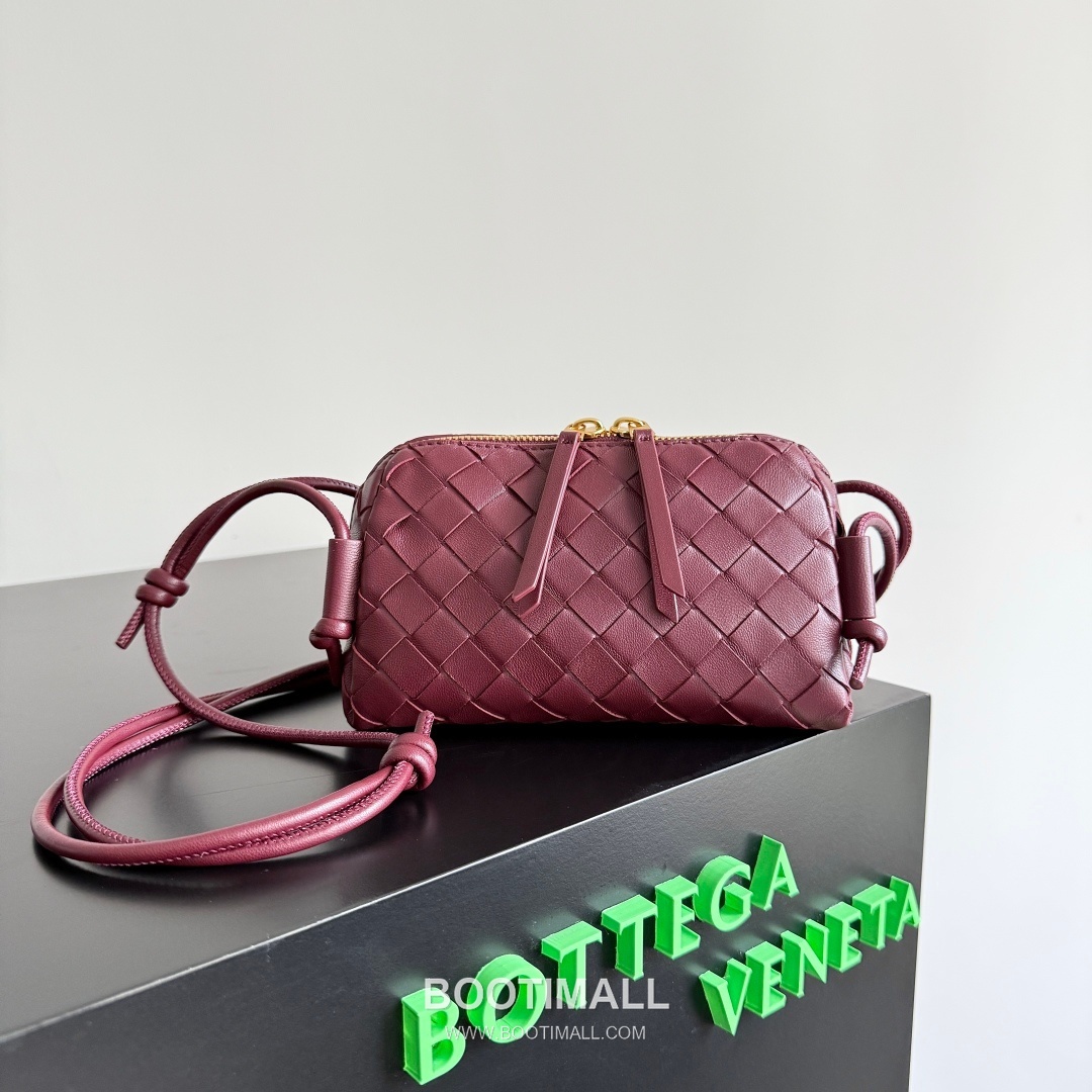 Bottega Veneta Concert Pouch Intrecciato Leather Mini Crossbody Bag 보테가베네타 콘서트 파우치 인트레치아토 가죽 미니 크로스백 18.5cm 1