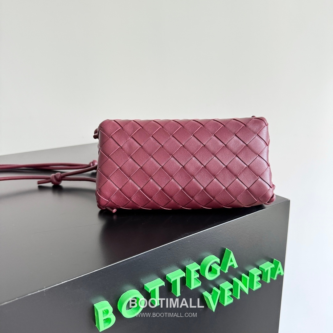 Bottega Veneta Concert Pouch Intrecciato Leather Mini Crossbody Bag 보테가베네타 콘서트 파우치 인트레치아토 가죽 미니 크로스백 18.5cm 4