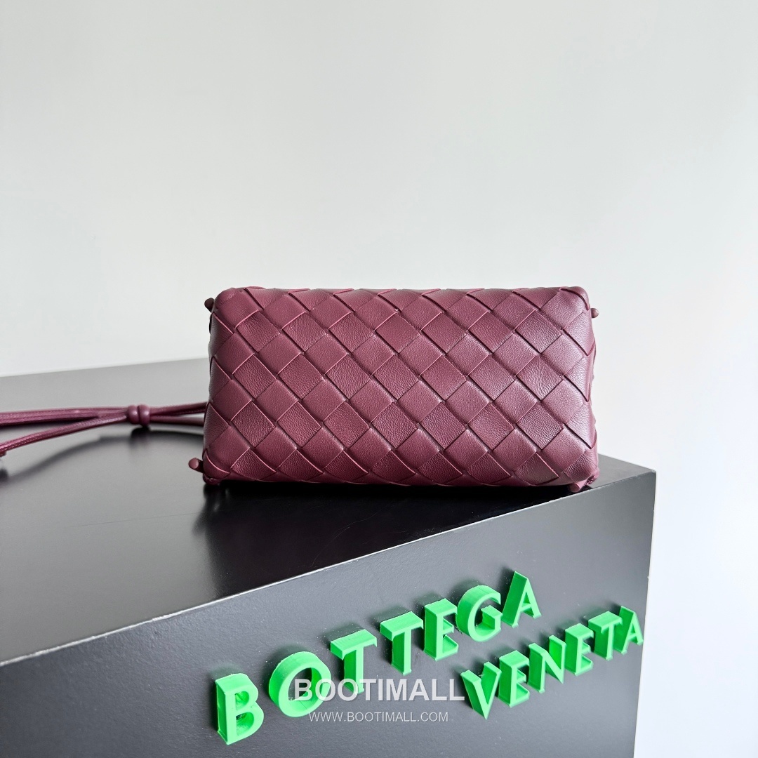 Bottega Veneta Concert Pouch Mini Intrecciato Leather Crossbody Bag 보테가 베네타 콘서트 파우치 미니 794258 인트레치아토 레더 크로스백 18.5cm 4