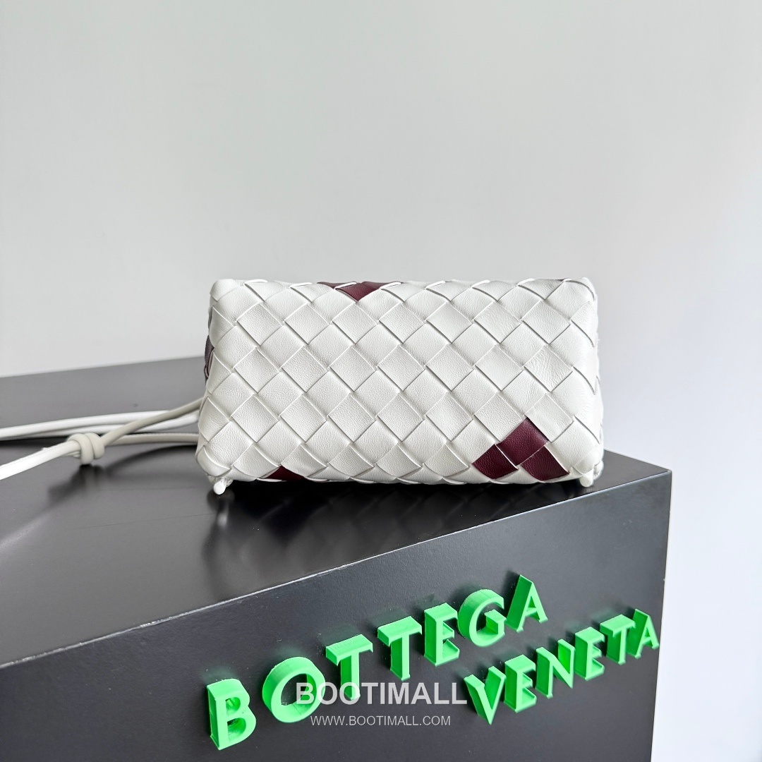 Bottega Veneta Concert Pouch Mini Intrecciato Leather Crossbody Bag 보테가 베네타 콘서트 파우치 미니 794258 인트레치아토 레더 크로스백 18.5cm 4