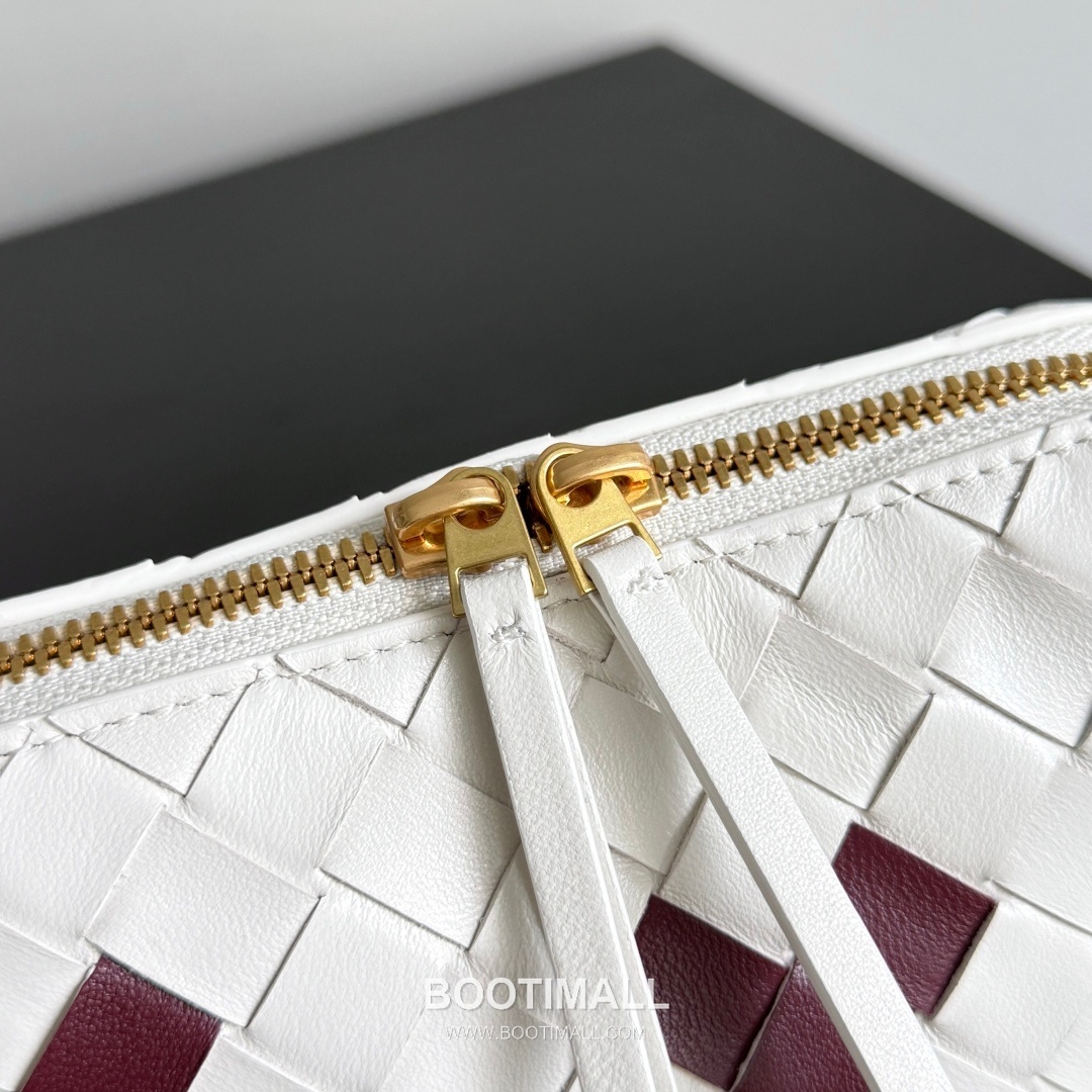 Bottega Veneta Concert Pouch Mini Intrecciato Leather Crossbody Bag 보테가 베네타 콘서트 파우치 미니 794258 인트레치아토 레더 크로스백 18.5cm 5
