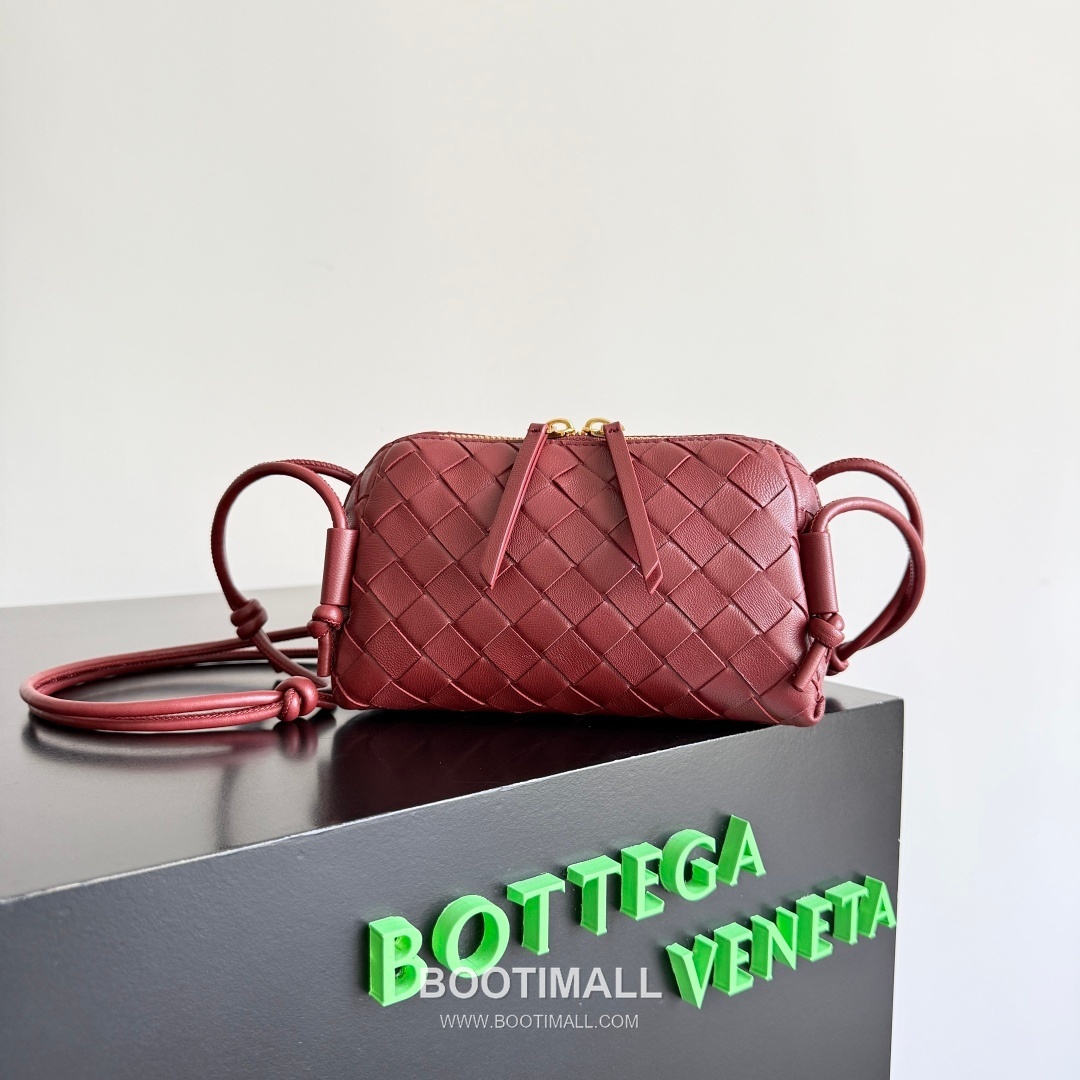 Bottega Veneta Concert Pouch Intrecciato Leather Mini Crossbody Bag 보테가베네타 콘서트 파우치 인트레치아토 가죽 미니 크로스백 18.5cm 1