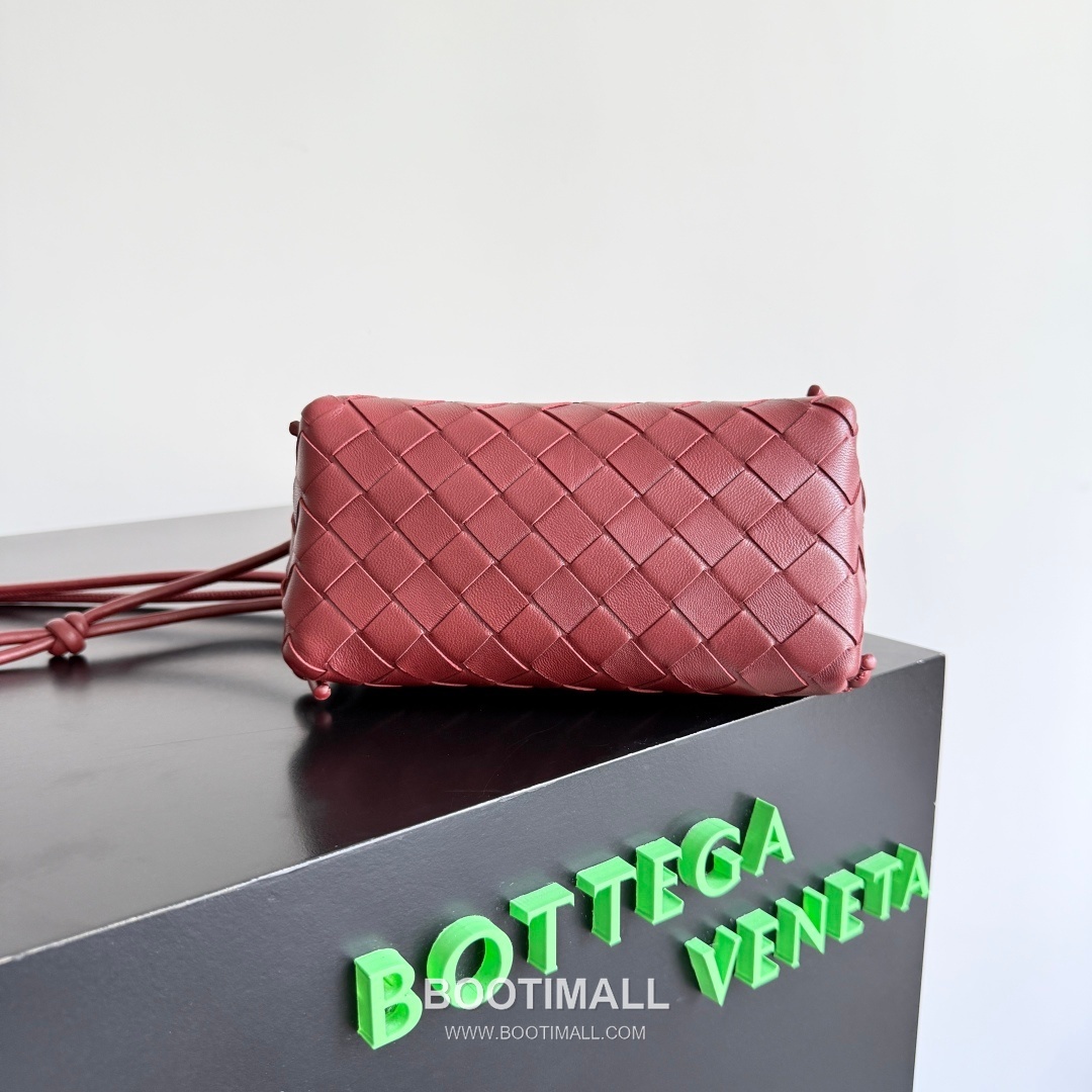 Bottega Veneta Concert Pouch Intrecciato Leather Mini Crossbody Bag 보테가베네타 콘서트 파우치 인트레치아토 가죽 미니 크로스백 18.5cm 3