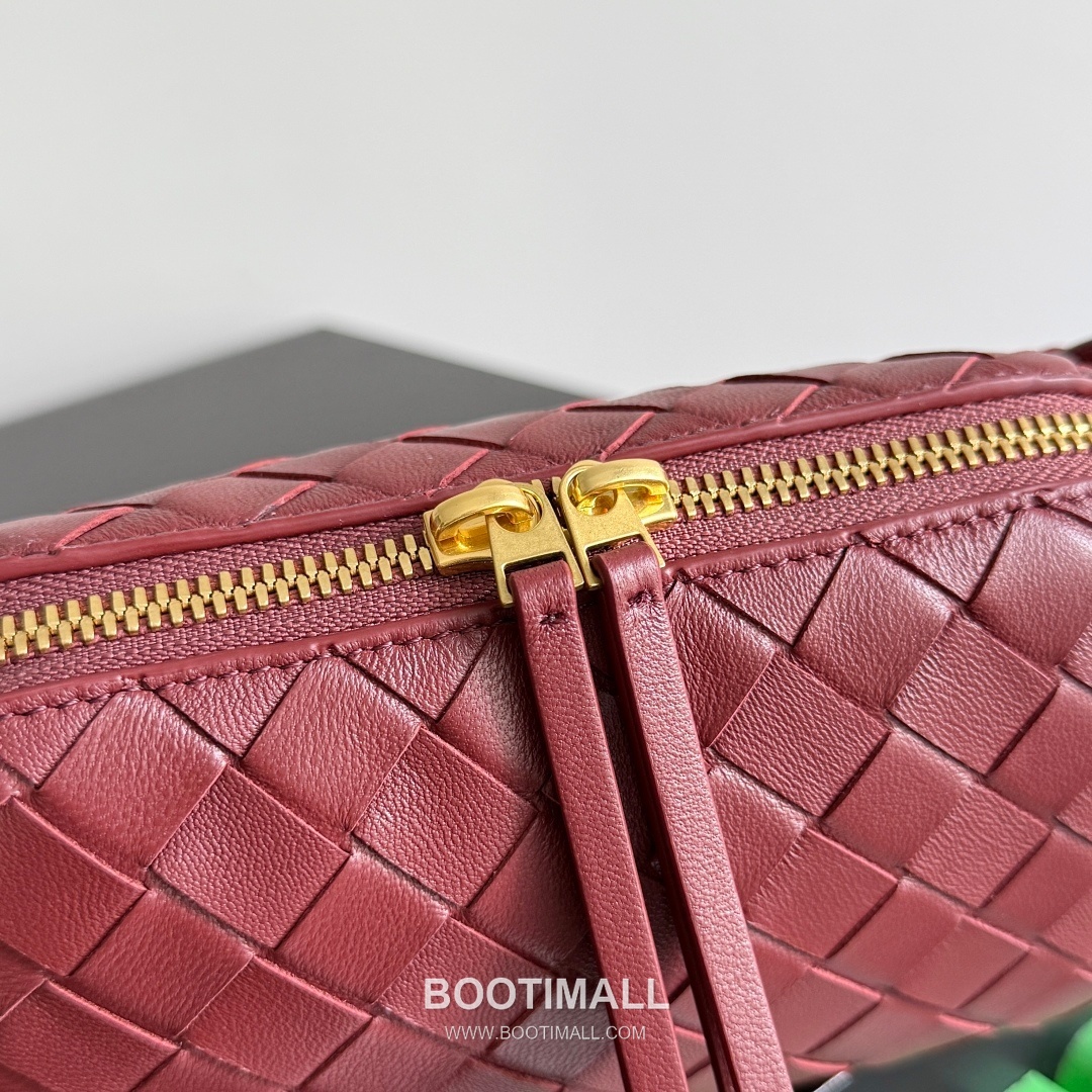 Bottega Veneta Concert Pouch Intrecciato Leather Mini Crossbody Bag 보테가베네타 콘서트 파우치 인트레치아토 가죽 미니 크로스백 18.5cm 4