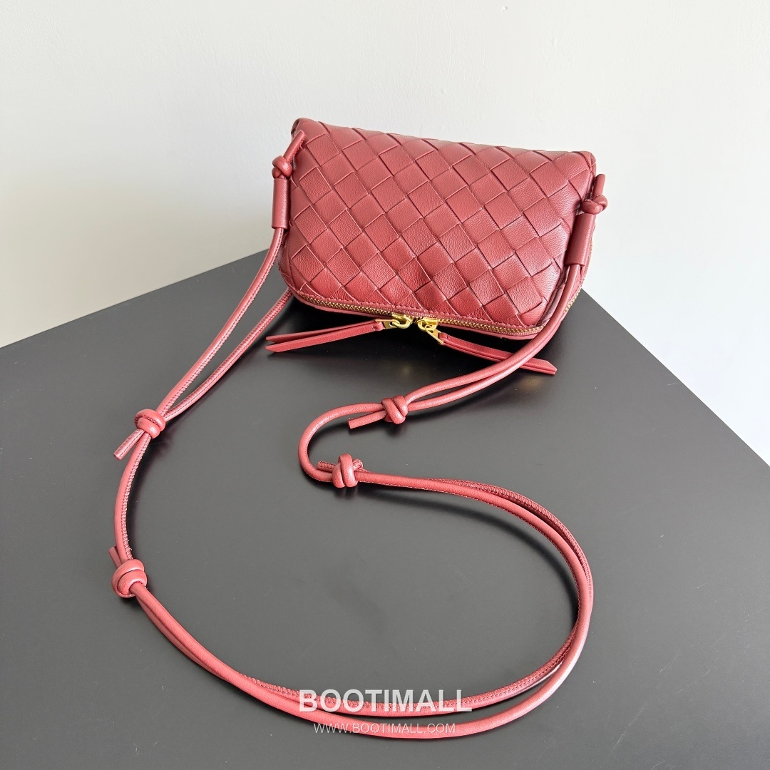 Bottega Veneta Concert Pouch Intrecciato Leather Mini Crossbody Bag 보테가베네타 콘서트 파우치 인트레치아토 가죽 미니 크로스백 18.5cm 5