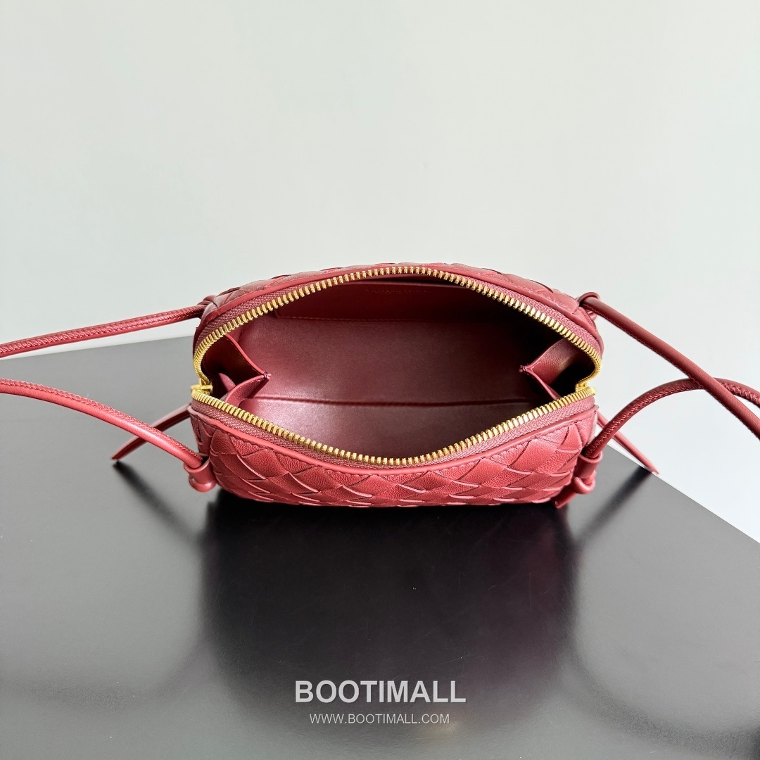 Bottega Veneta Concert Pouch Intrecciato Leather Mini Crossbody Bag 보테가베네타 콘서트 파우치 인트레치아토 가죽 미니 크로스백 18.5cm 9