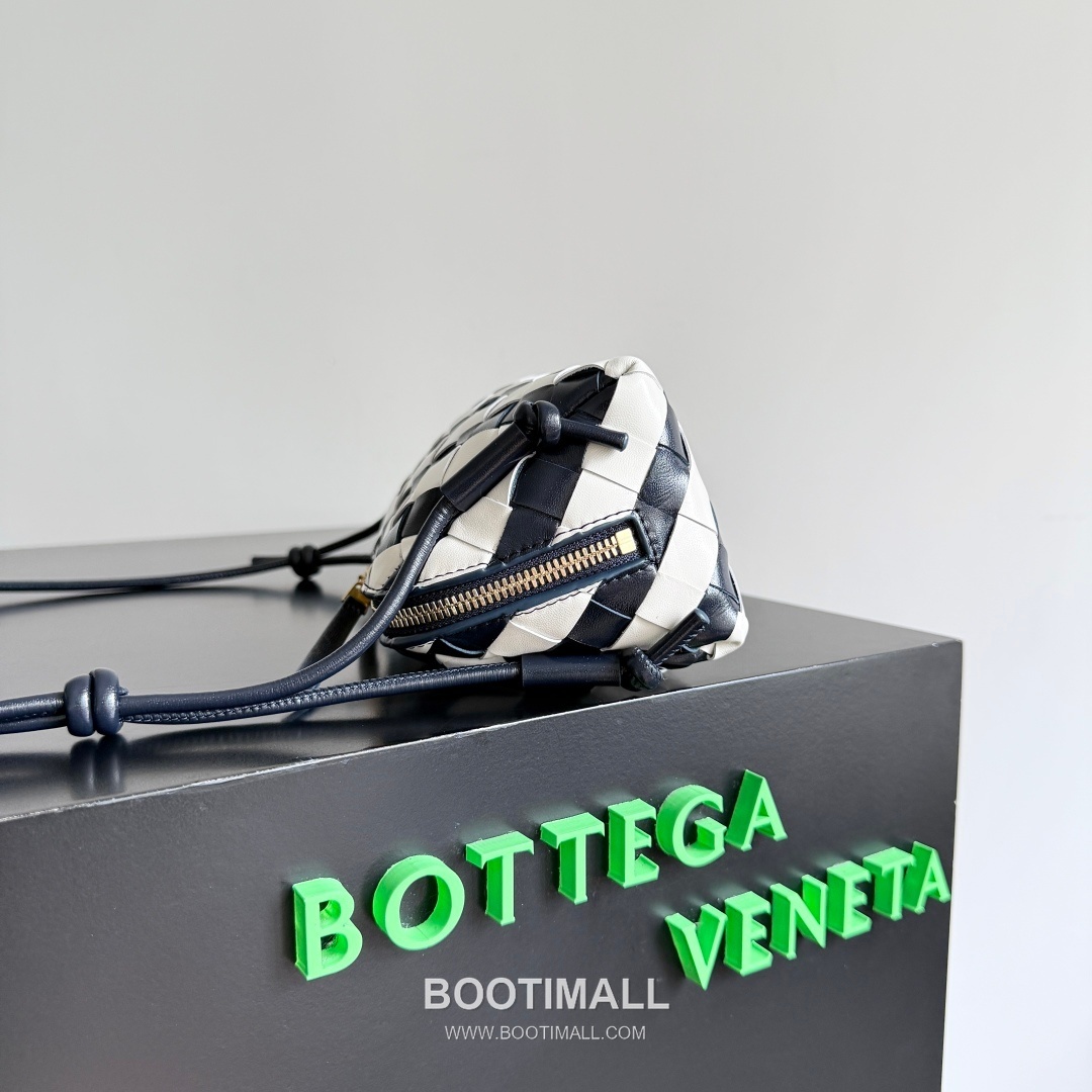 Bottega Veneta Concert Pouch Intrecciato Leather Mini Crossbody Bag 보테가베네타 콘서트 파우치 인트레치아토 가죽 미니 크로스백 18.5cm 2