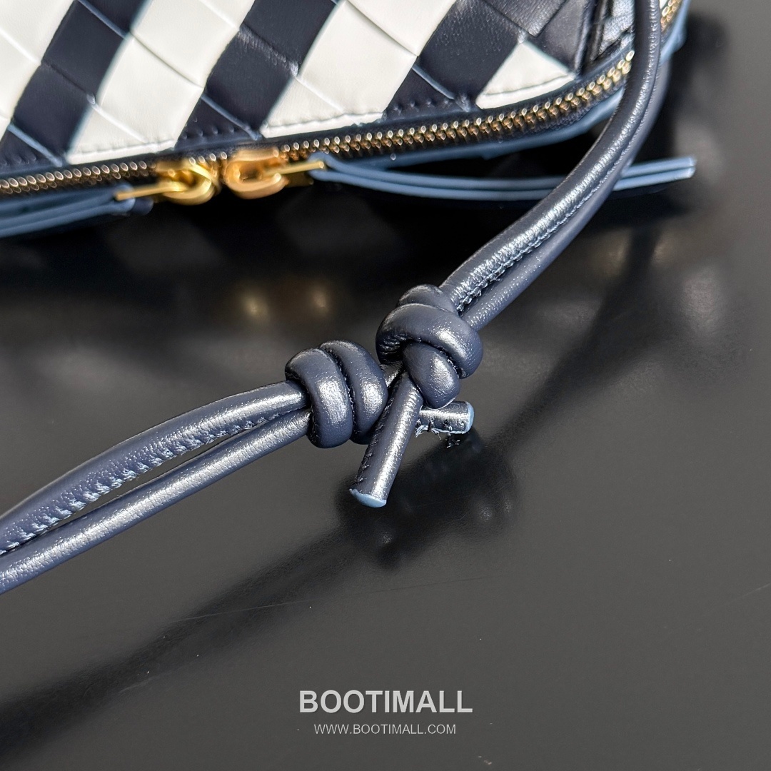 Bottega Veneta Concert Pouch Intrecciato Leather Mini Crossbody Bag 보테가베네타 콘서트 파우치 인트레치아토 가죽 미니 크로스백 18.5cm 6