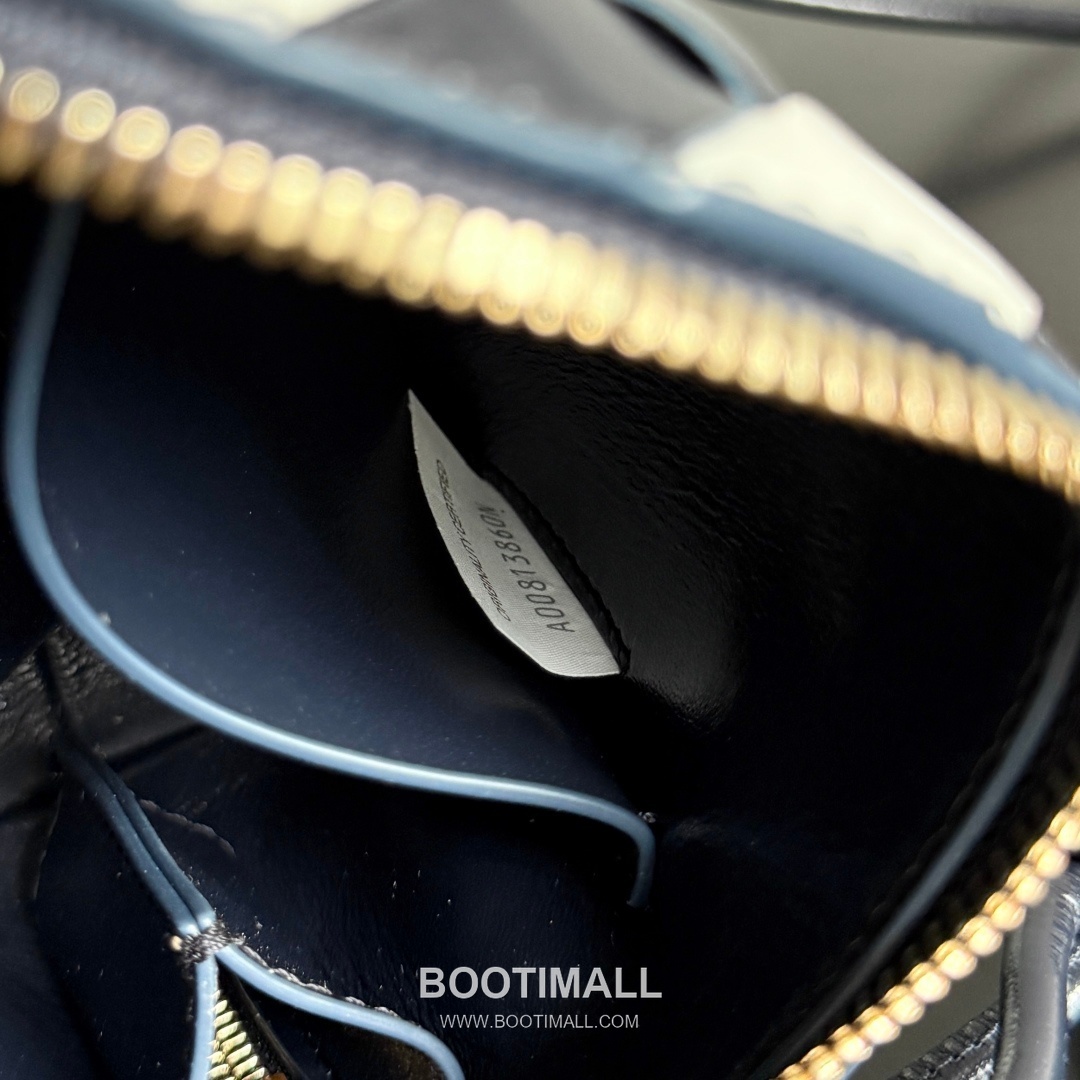 Bottega Veneta Concert Pouch Intrecciato Leather Mini Crossbody Bag 보테가베네타 콘서트 파우치 인트레치아토 가죽 미니 크로스백 18.5cm 8