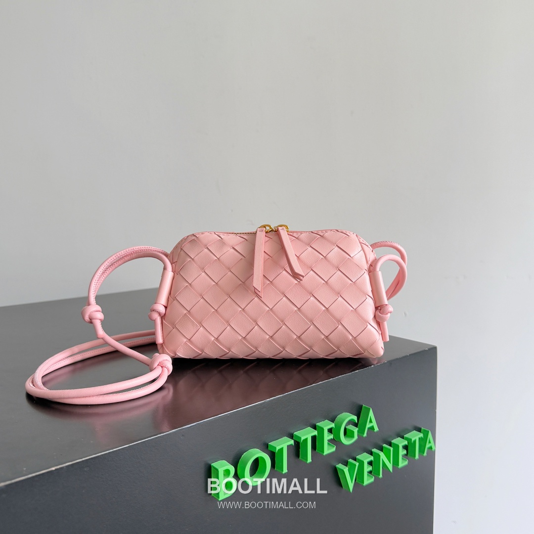 Bottega Veneta Concert Pouch Intrecciato Leather Mini Crossbody Bag 보테가베네타 콘서트 파우치 인트레치아토 가죽 미니 크로스백 18.5cm 1