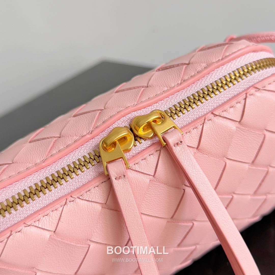 Bottega Veneta Concert Pouch Intrecciato Leather Mini Crossbody Bag 보테가베네타 콘서트 파우치 인트레치아토 가죽 미니 크로스백 18.5cm 4