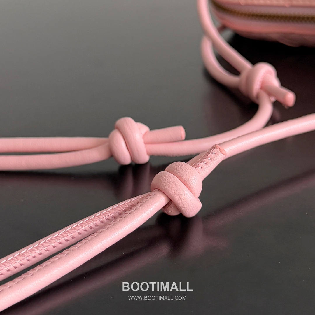 Bottega Veneta Concert Pouch Intrecciato Leather Mini Crossbody Bag 보테가베네타 콘서트 파우치 인트레치아토 가죽 미니 크로스백 18.5cm 6