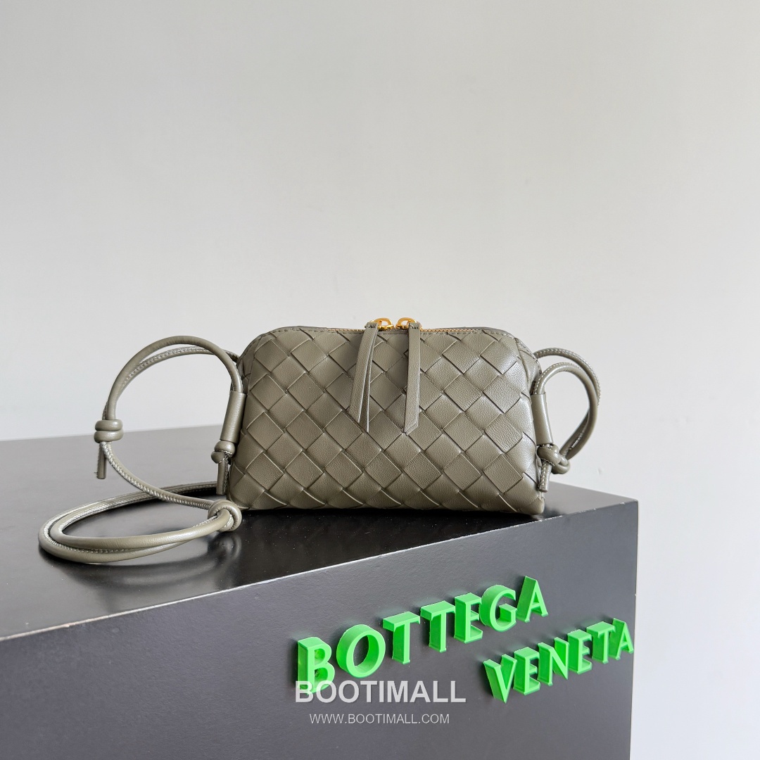 Bottega Veneta Concert Pouch Intrecciato Leather Mini Crossbody Bag 보테가베네타 콘서트 파우치 인트레치아토 가죽 미니 크로스백 18.5cm 1