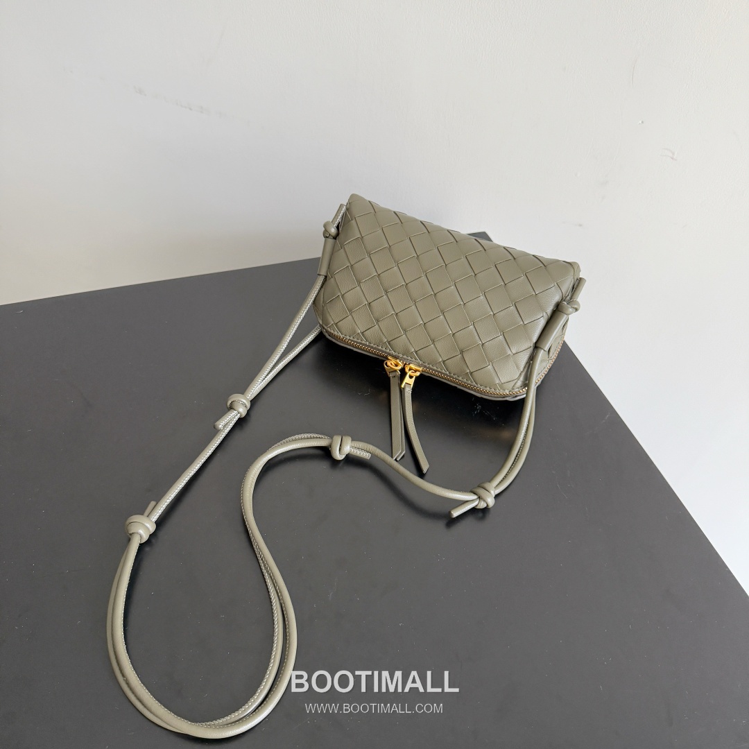 Bottega Veneta Concert Pouch Intrecciato Leather Mini Crossbody Bag 보테가베네타 콘서트 파우치 인트레치아토 가죽 미니 크로스백 18.5cm 6