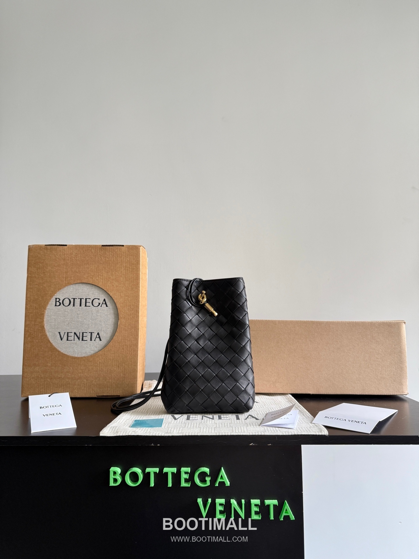 Bottega Veneta Andiamo Intrecciato Phone Pouch Crossbody Bag 보테가 베네타 안디아모 인트레치아토 폰 파우치 크로스백 21.5cm 1