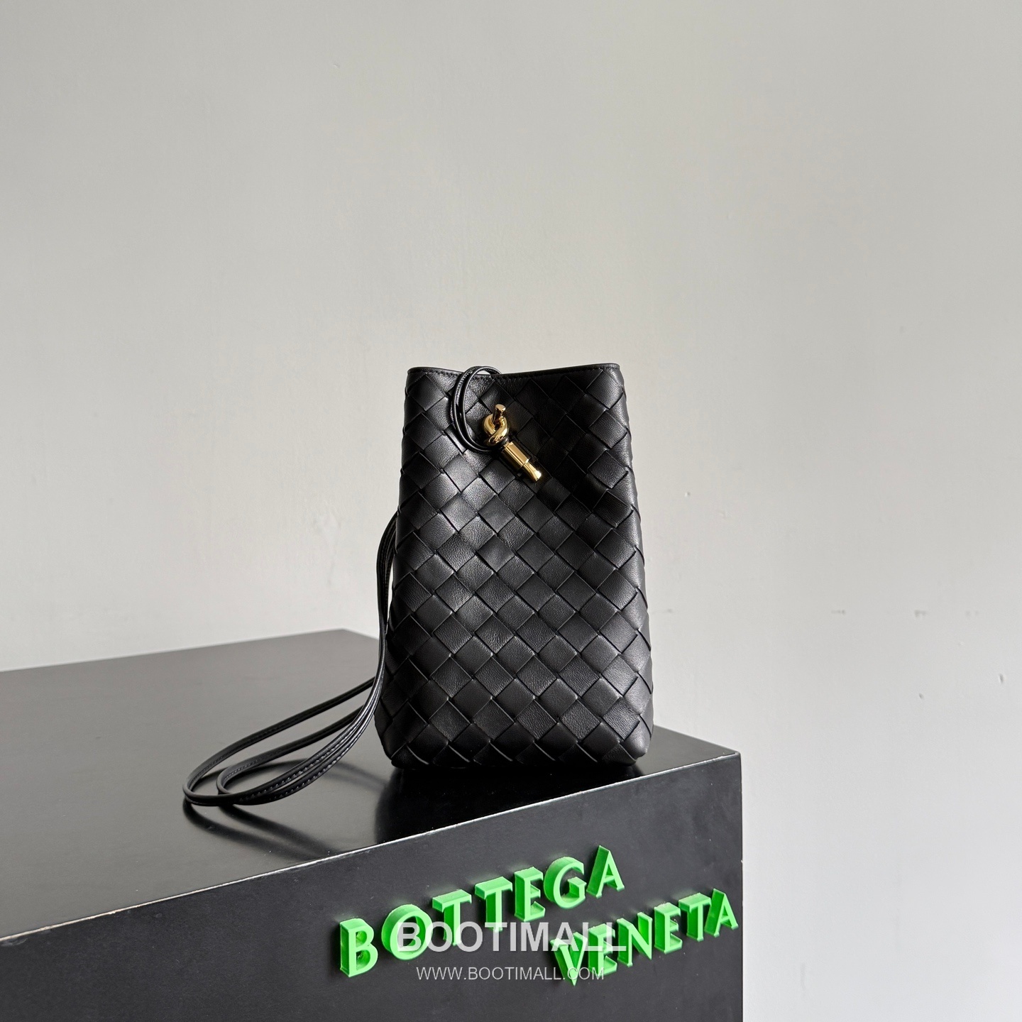 Bottega Veneta Andiamo Intrecciato Phone Pouch Crossbody Bag 보테가 베네타 안디아모 인트레치아토 폰 파우치 크로스백 21.5cm 2
