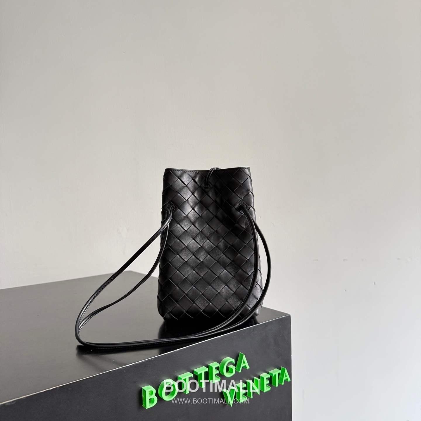 Bottega Veneta Andiamo Intrecciato Phone Pouch Crossbody Bag 보테가 베네타 안디아모 인트레치아토 폰 파우치 크로스백 21.5cm 5