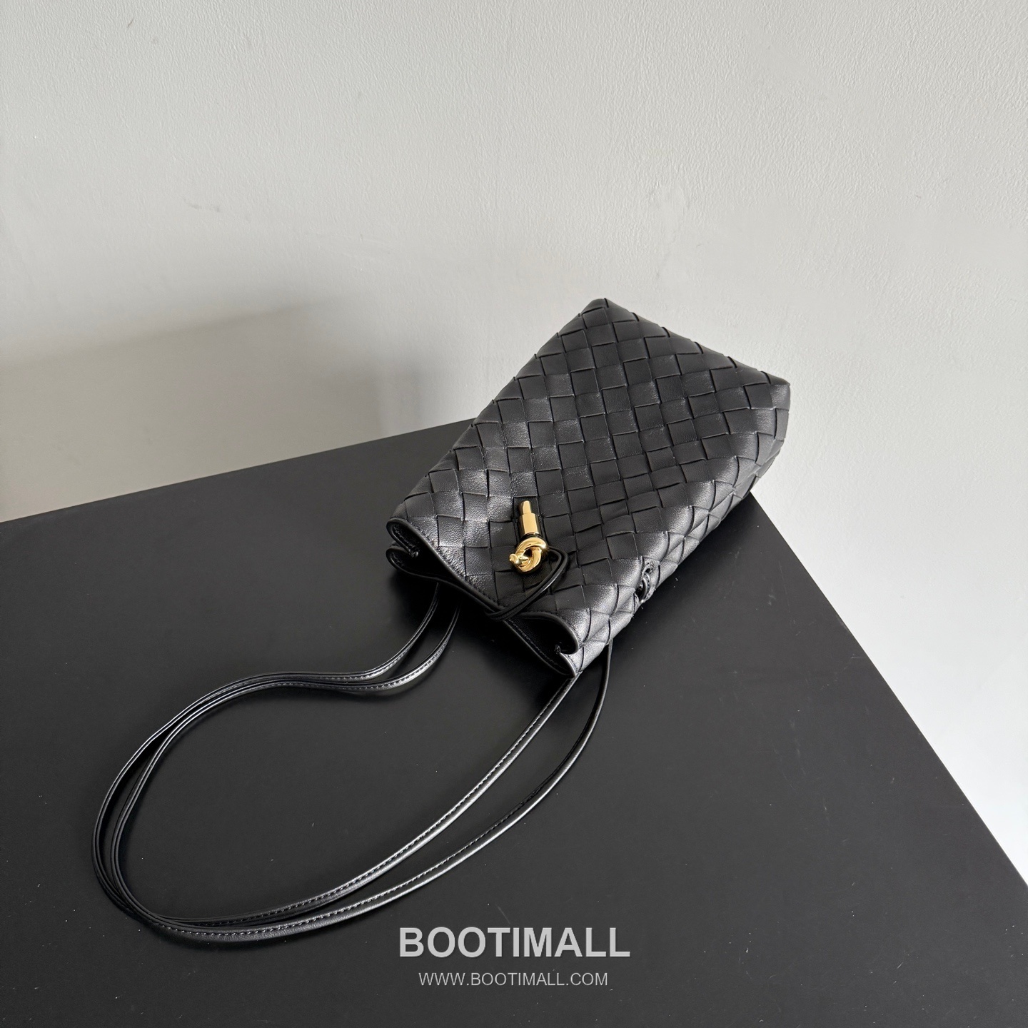 Bottega Veneta Andiamo Intrecciato Phone Pouch Crossbody Bag 보테가 베네타 안디아모 인트레치아토 폰 파우치 크로스백 21.5cm 7