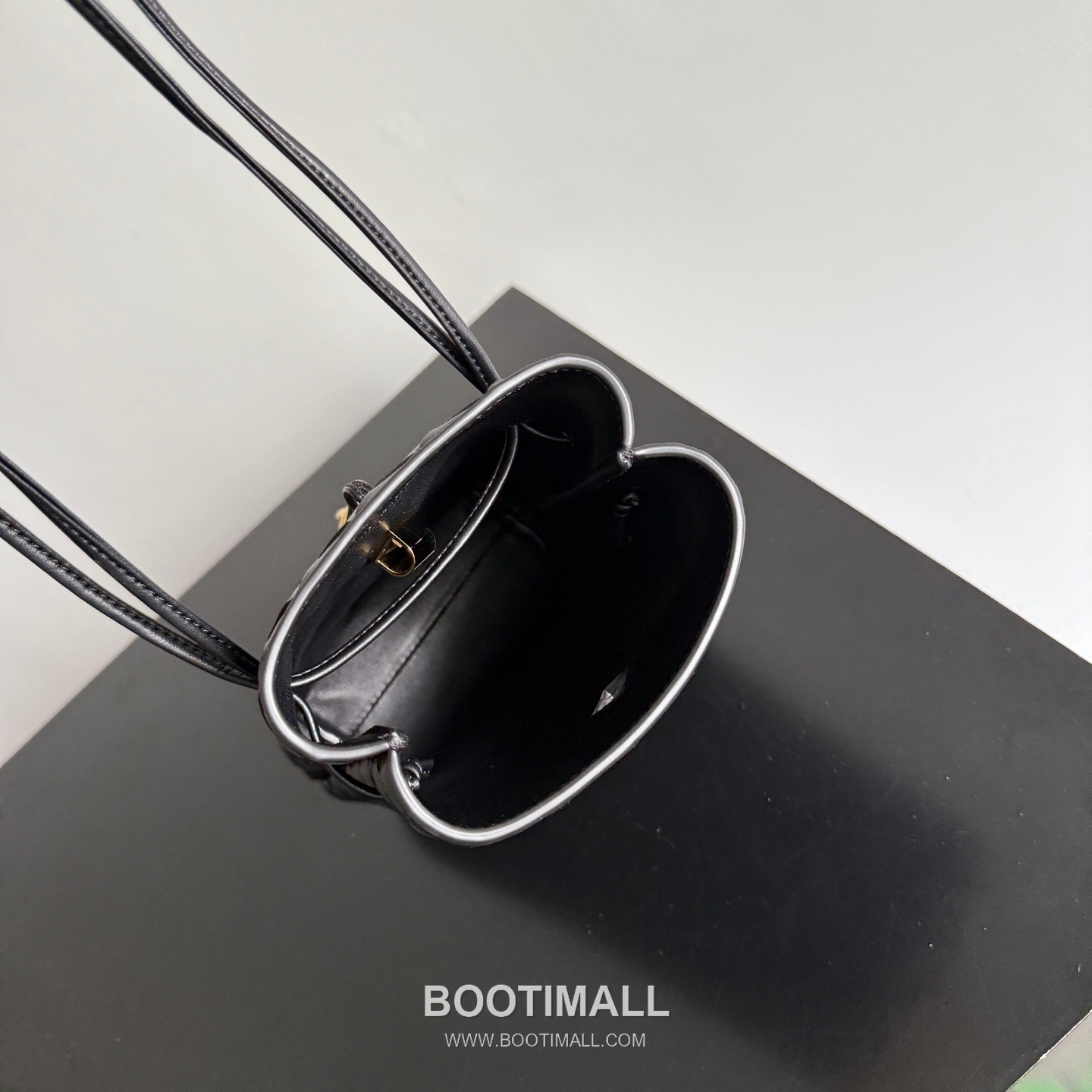 Bottega Veneta Andiamo Intrecciato Phone Pouch Crossbody Bag 보테가 베네타 안디아모 인트레치아토 폰 파우치 크로스백 21.5cm 10