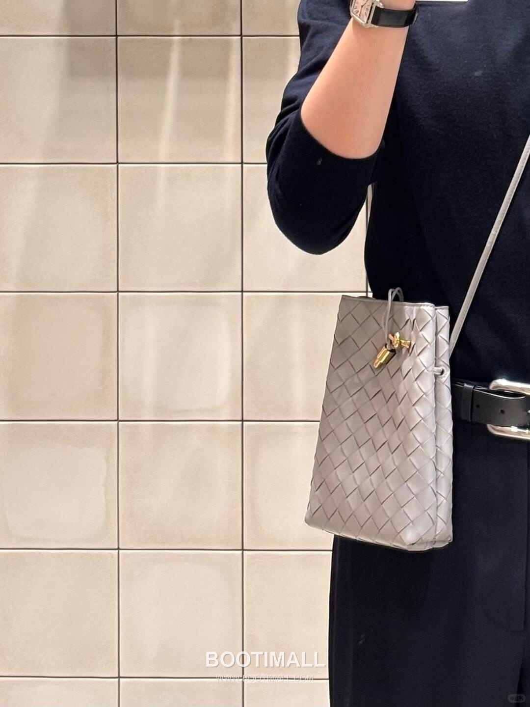 Bottega Veneta Andiamo Intrecciato Phone Pouch Crossbody Bag 보테가 베네타 안디아모 인트레치아토 폰 파우치 크로스백 21.5cm 2