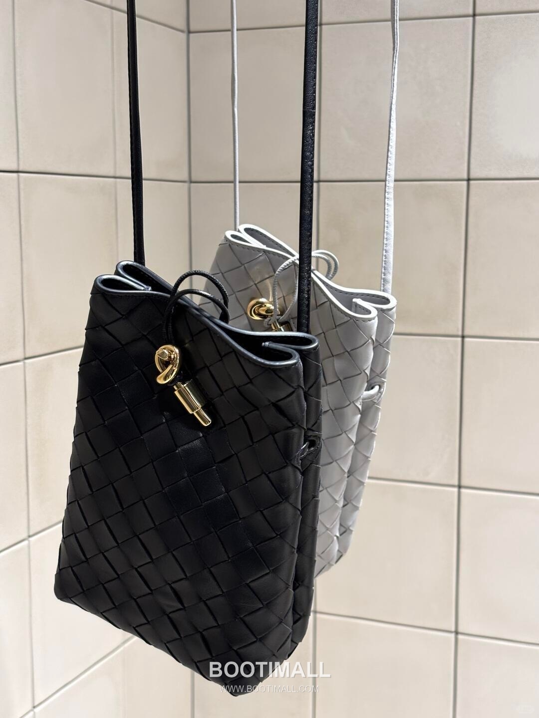 Bottega Veneta Andiamo Intrecciato Phone Pouch Crossbody Bag 보테가 베네타 안디아모 인트레치아토 폰 파우치 크로스백 21.5cm 3