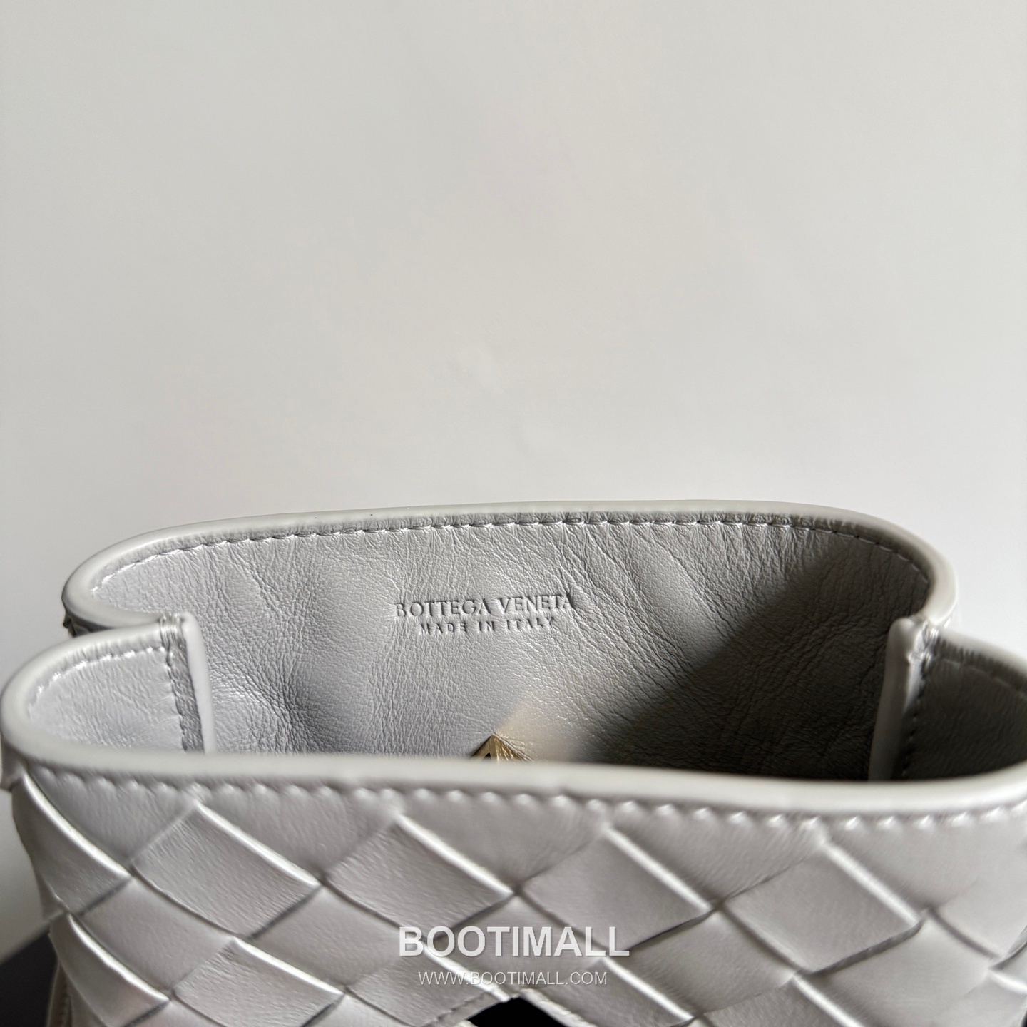 Bottega Veneta Andiamo Intrecciato Phone Pouch Crossbody Bag 보테가 베네타 안디아모 인트레치아토 폰 파우치 크로스백 21.5cm 14