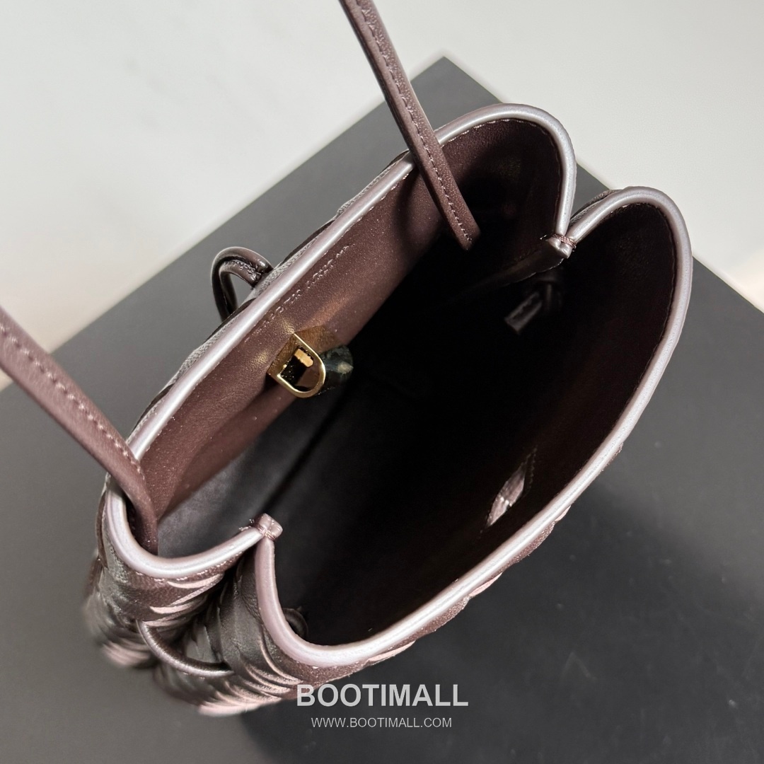 Bottega Veneta Andiamo Phone Pouch Intrecciato Leather Crossbody Bag 보테가베네타 안디아모 폰 파우치 인트레치아토 가죽 크로스백 21cm 7