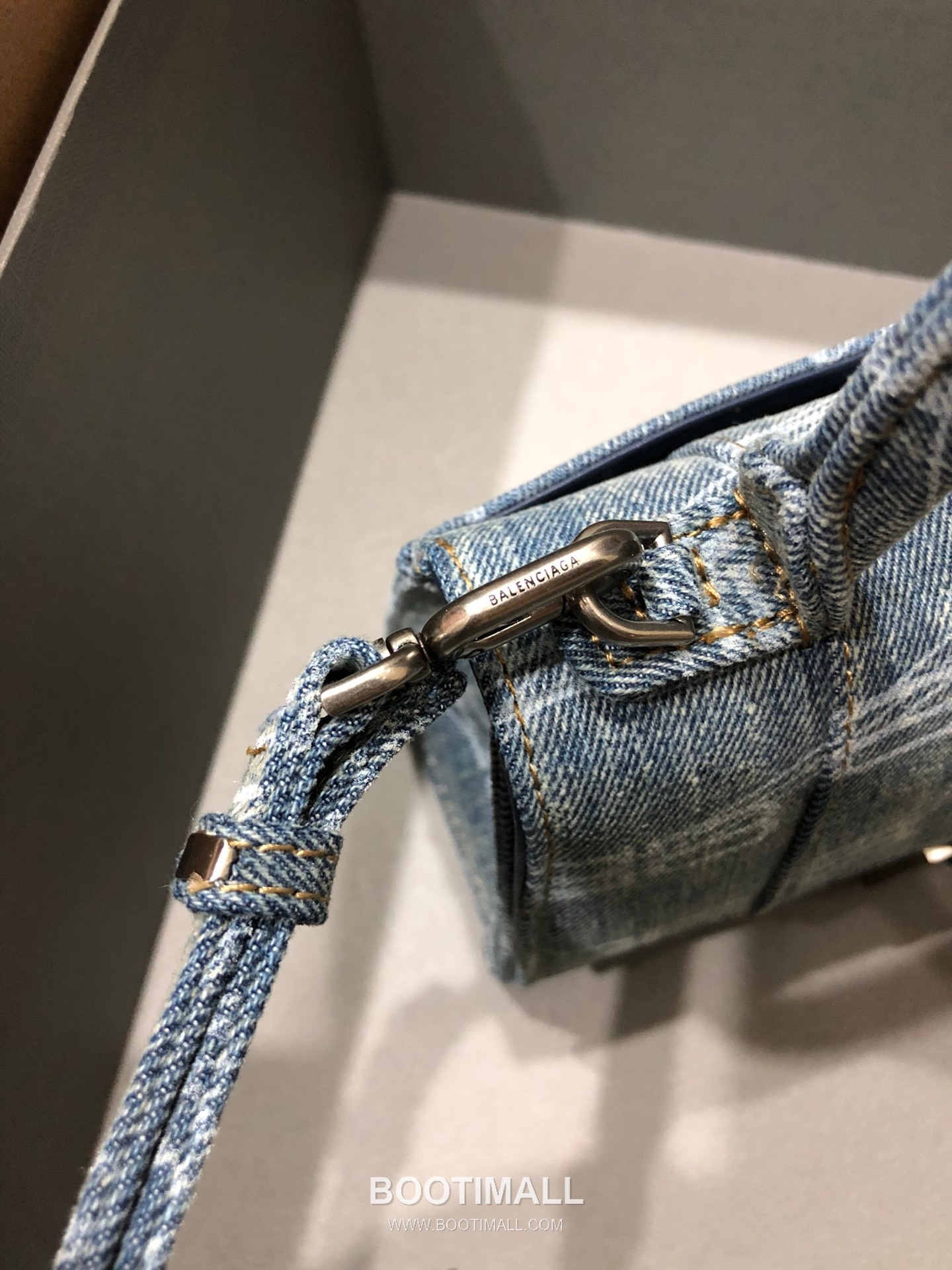 Balenciaga Hourglass Denim Print Leather Top Handle Bag 발렌시아가 아워글래스 데님 프린트 가죽 탑핸들 백 24cm 14