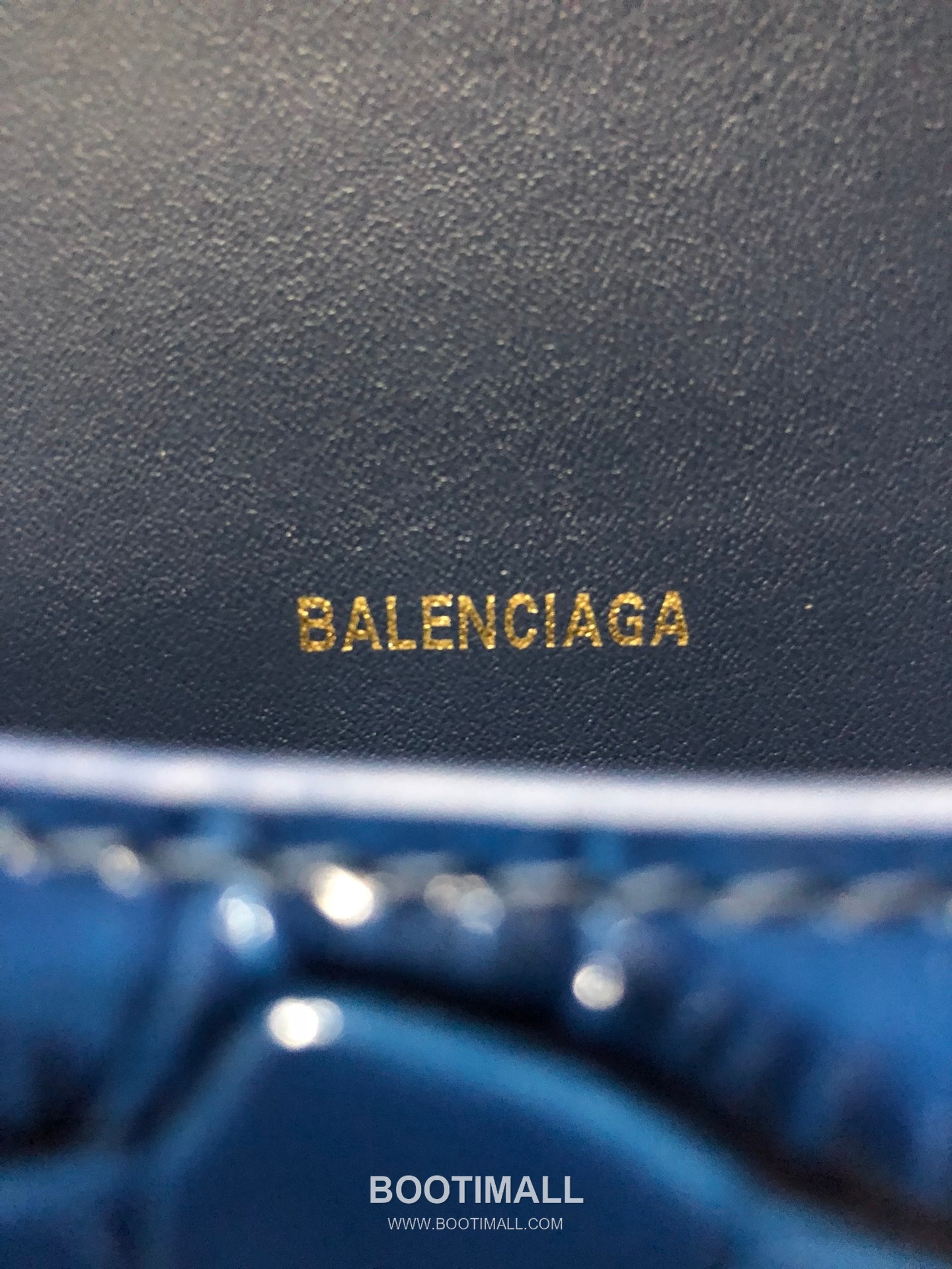 Balenciaga Hourglass Crocodile Embossed Leather Top Handle Bag 발렌시아가 아워글래스 크로커다일 엠보싱 가죽 탑핸들 백 24cm 9