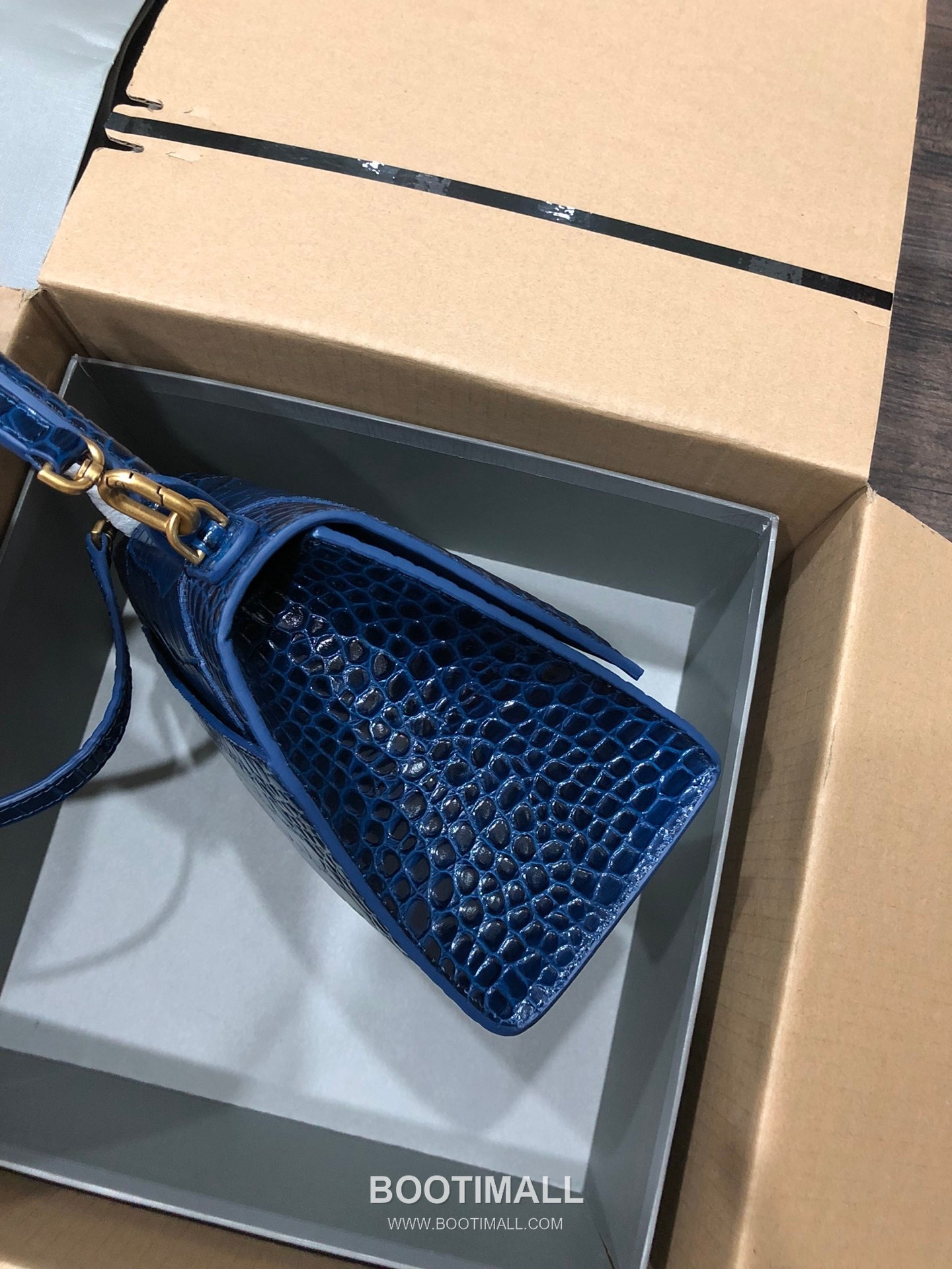 Balenciaga Hourglass Crocodile Embossed Leather Top Handle Bag 발렌시아가 아워글래스 크로커다일 엠보싱 가죽 탑핸들 백 24cm 3