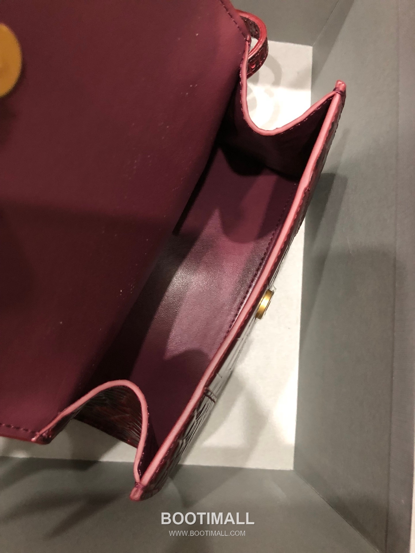 Balenciaga Hourglass Crocodile Embossed Leather Top Handle Bag 발렌시아가 아워글래스 크로커다일 엠보싱 가죽 탑핸들 백 24cm 7