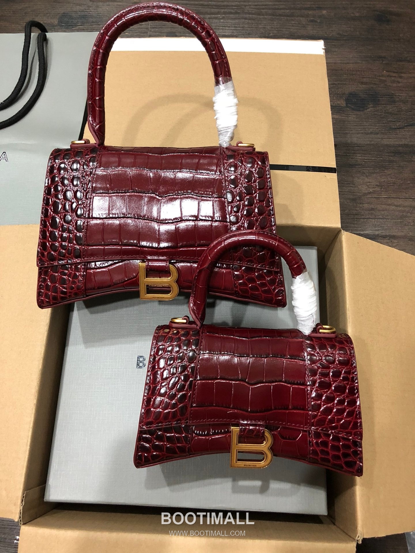 Balenciaga Hourglass Crocodile Embossed Leather Top Handle Bag 발렌시아가 아워글래스 크로커다일 엠보싱 가죽 탑핸들 백 24cm 9
