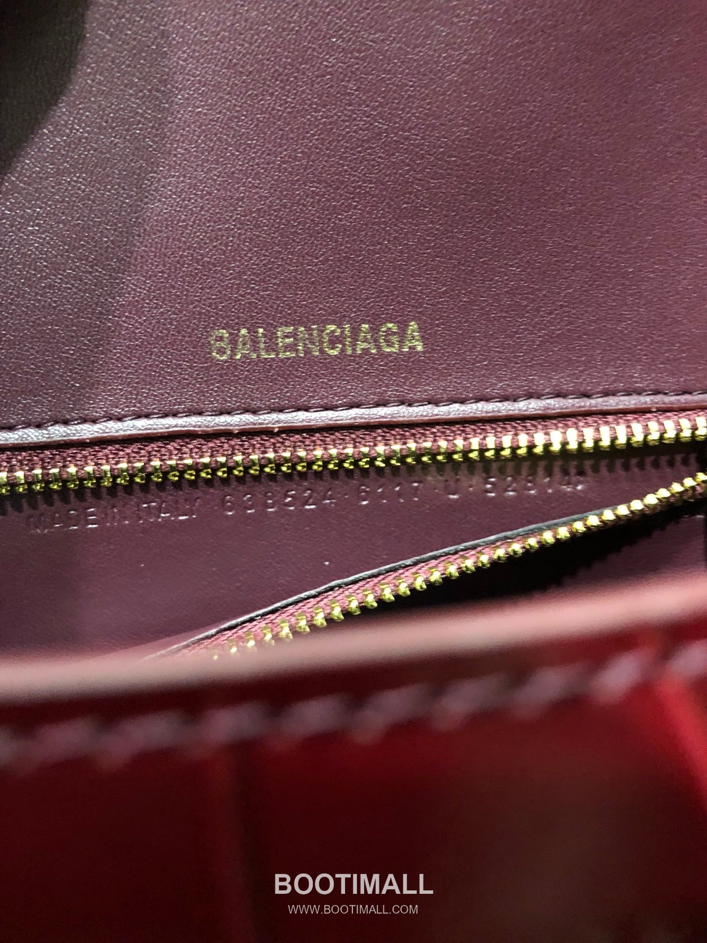 Balenciaga Hourglass Crocodile Embossed Leather Top Handle Bag 발렌시아가 아워글래스 크로커다일 엠보싱 가죽 탑핸들 백 24cm 9