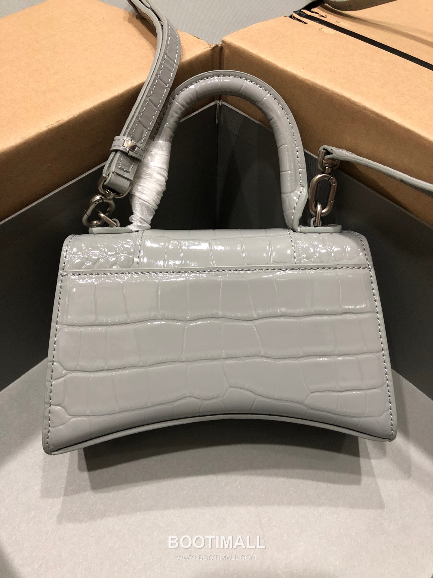 Balenciaga Hourglass Crocodile Embossed Leather Top Handle Bag 발렌시아가 아워글래스 크로커다일 엠보싱 가죽 탑핸들 백 24cm 2