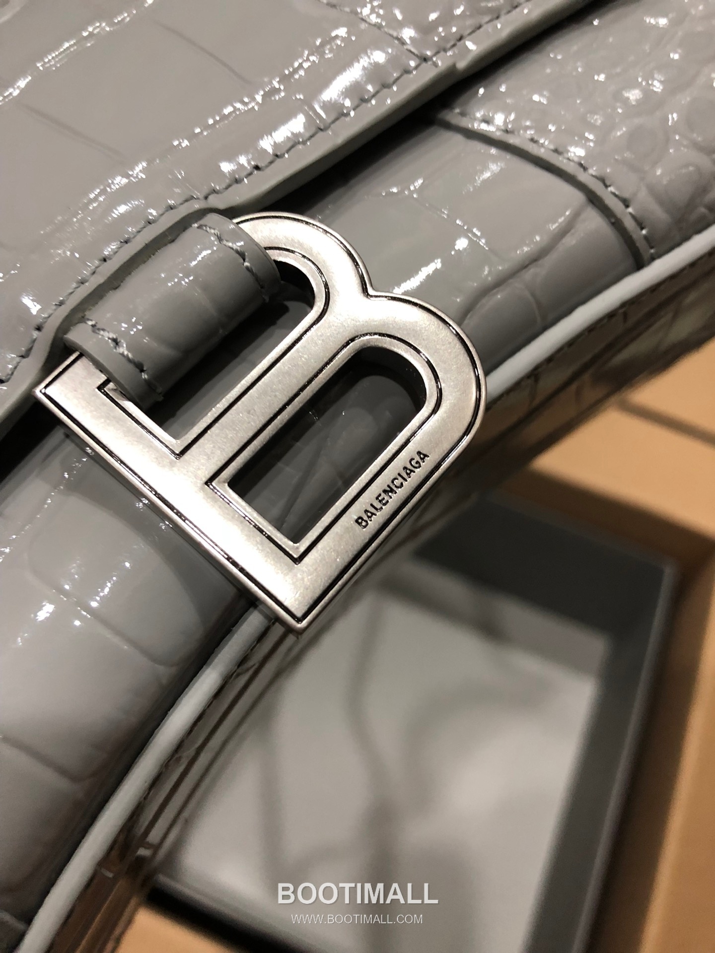 Balenciaga Hourglass Crocodile Embossed Leather Top Handle Bag 발렌시아가 아워글래스 크로커다일 엠보싱 가죽 탑핸들 백 24cm 4