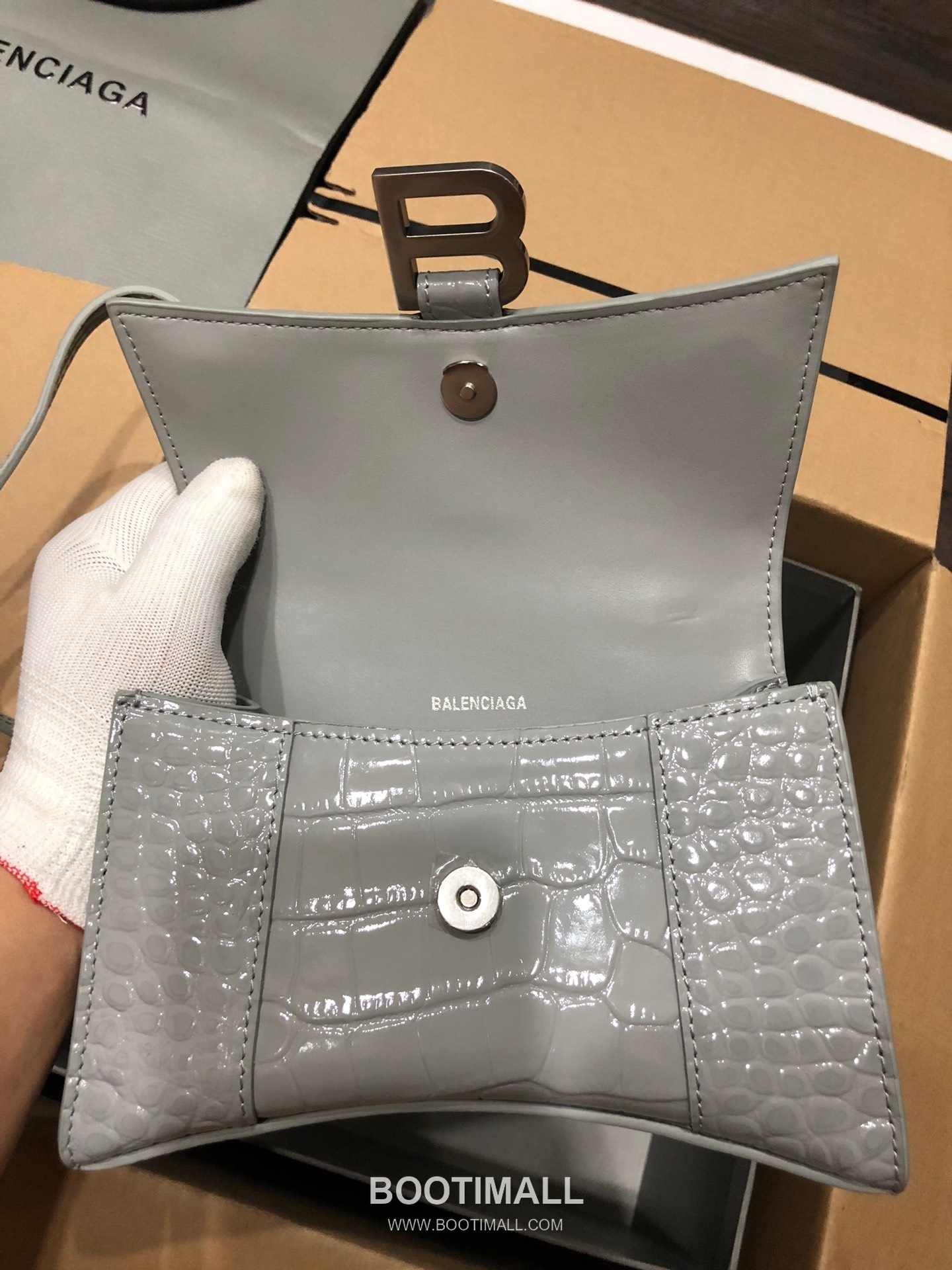 Balenciaga Hourglass Crocodile Embossed Leather Top Handle Bag 발렌시아가 아워글래스 크로커다일 엠보싱 가죽 탑핸들 백 24cm 7