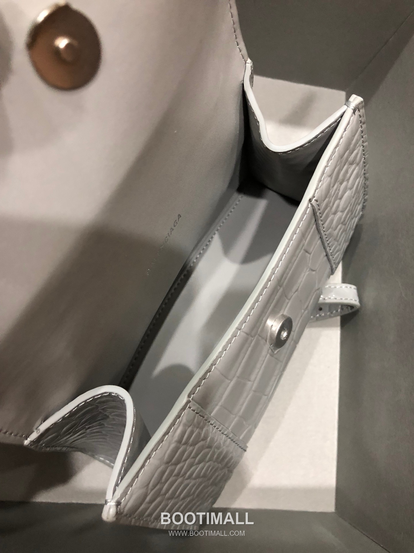 Balenciaga Hourglass Crocodile Embossed Leather Top Handle Bag 발렌시아가 아워글래스 크로커다일 엠보싱 가죽 탑핸들 백 24cm 8