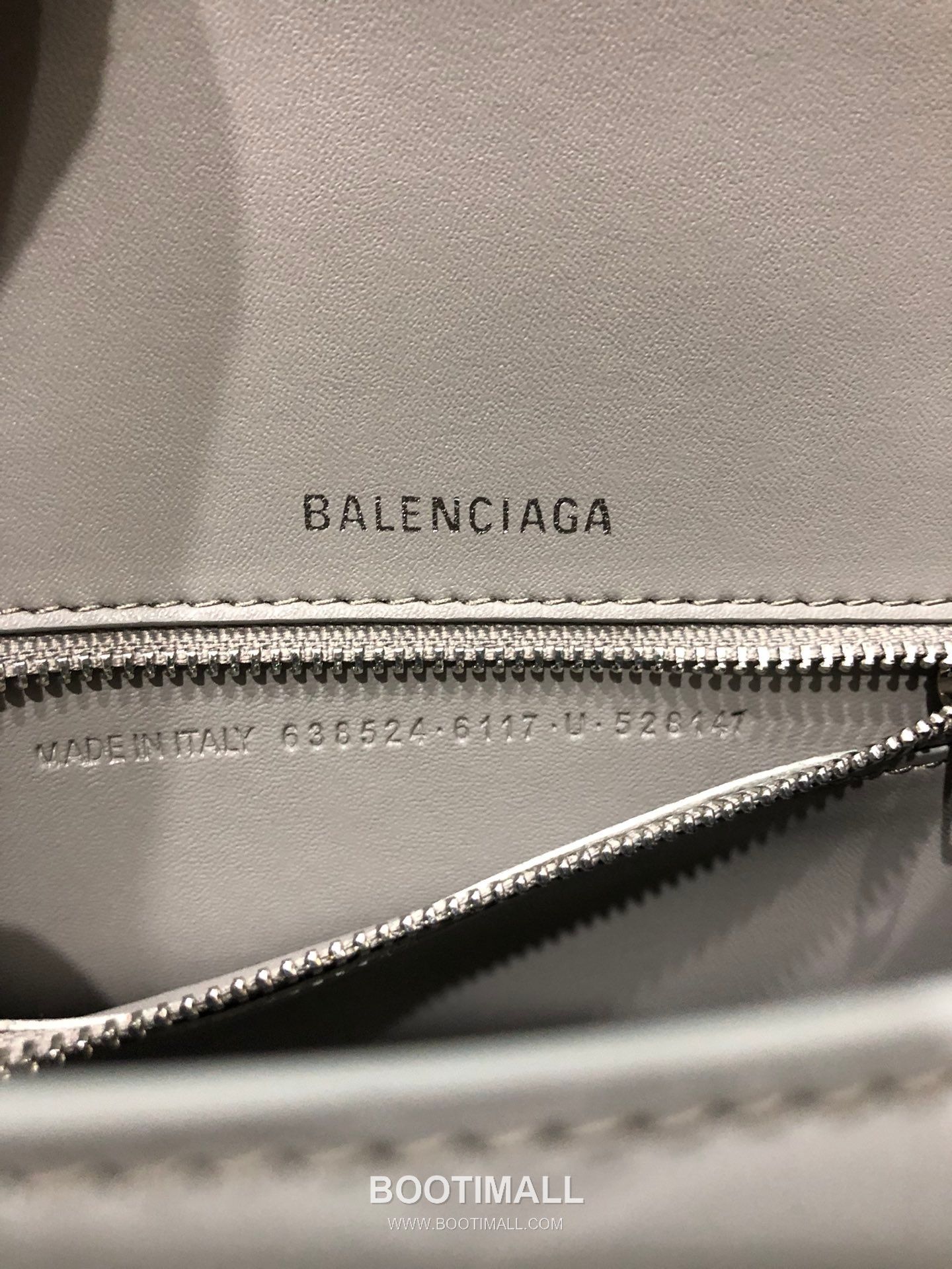 Balenciaga Hourglass Crocodile Embossed Leather Top Handle Bag 발렌시아가 아워글래스 크로커다일 엠보싱 가죽 탑핸들 백 24cm 9