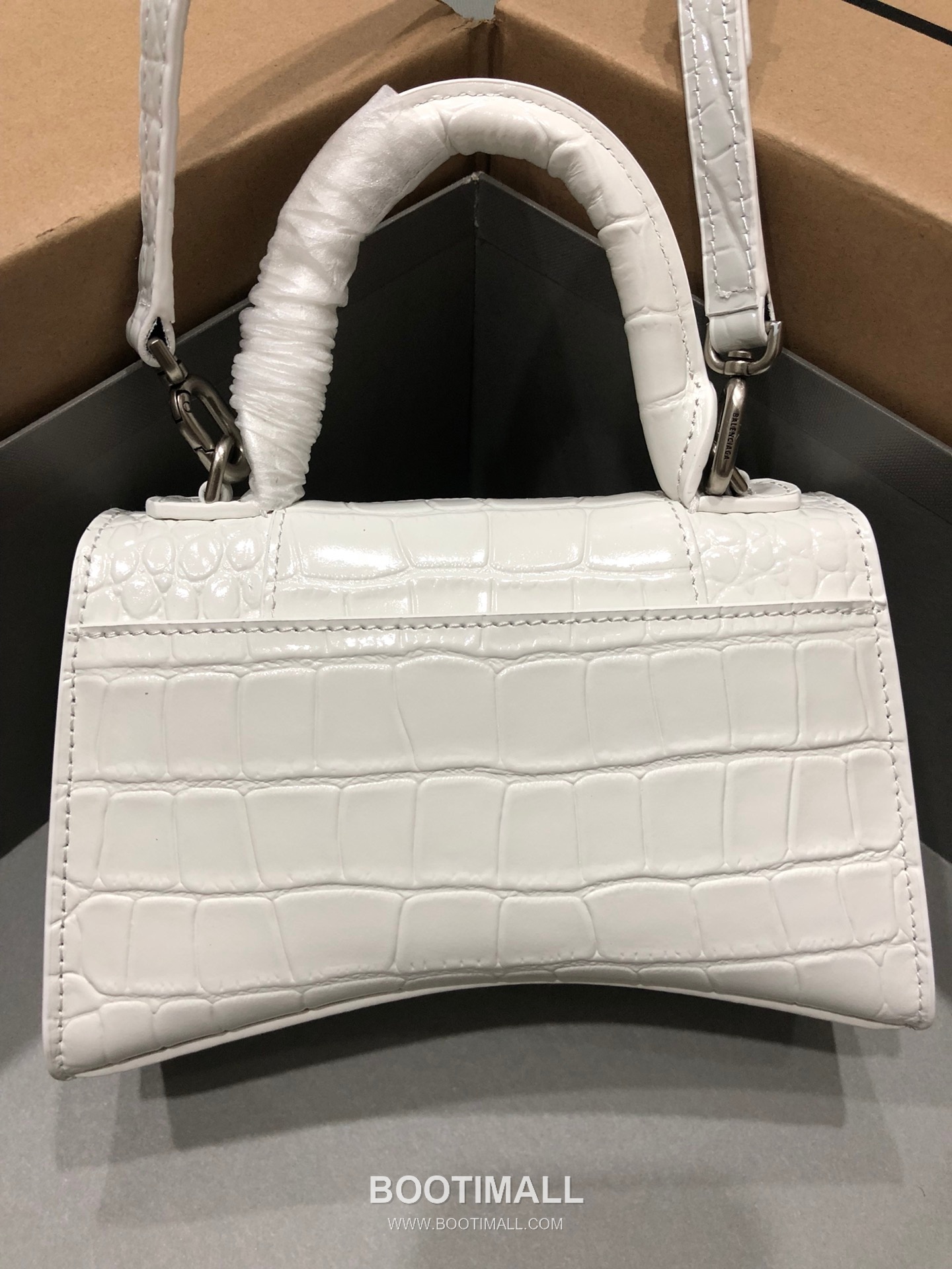 Balenciaga Hourglass Crocodile Embossed Leather Top Handle Bag 발렌시아가 아워글래스 크로커다일 엠보싱 가죽 탑핸들 백 24cm 2