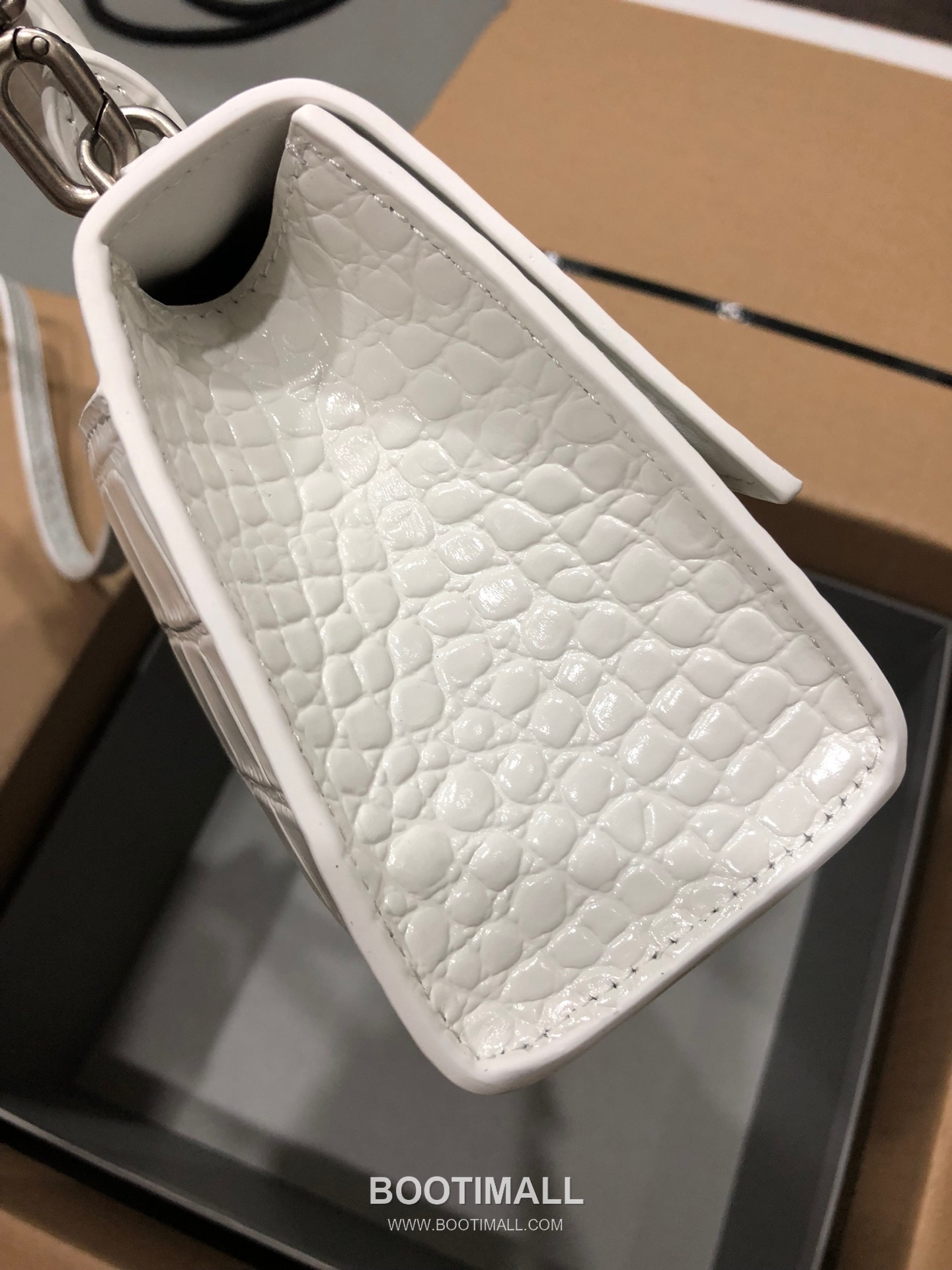 Balenciaga Hourglass Crocodile Embossed Leather Top Handle Bag 발렌시아가 아워글래스 크로커다일 엠보싱 가죽 탑핸들 백 24cm 3