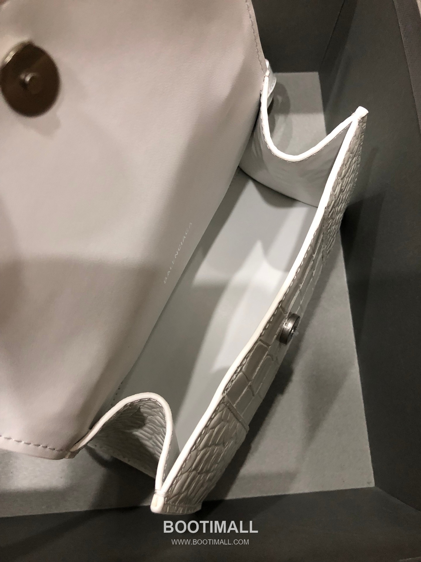 Balenciaga Hourglass Crocodile Embossed Leather Top Handle Bag 발렌시아가 아워글래스 크로커다일 엠보싱 가죽 탑핸들 백 24cm 8