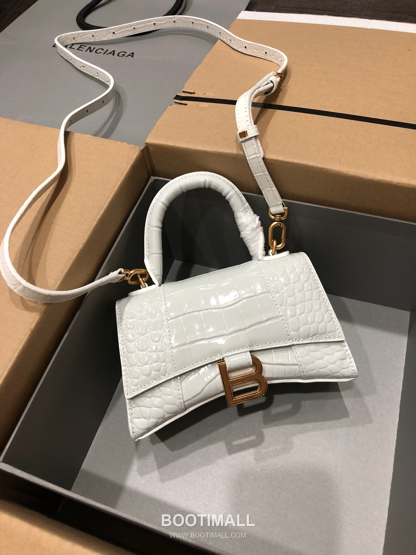 Balenciaga Hourglass Crocodile Embossed Leather Top Handle Bag 발렌시아가 아워글래스 크로커다일 엠보싱 가죽 탑핸들 백 24cm 1